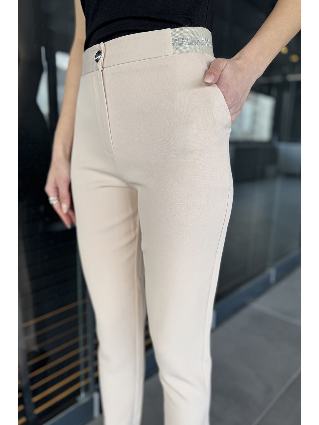 Bej Bel Lastikli Kadın Kumaş Pantolon-2