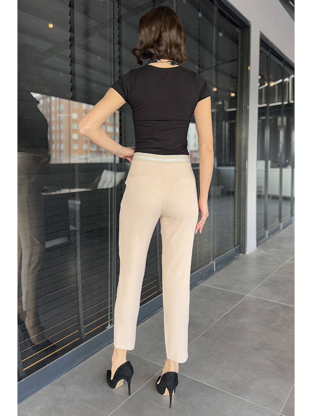Bej Bel Lastikli Kadın Kumaş Pantolon-3