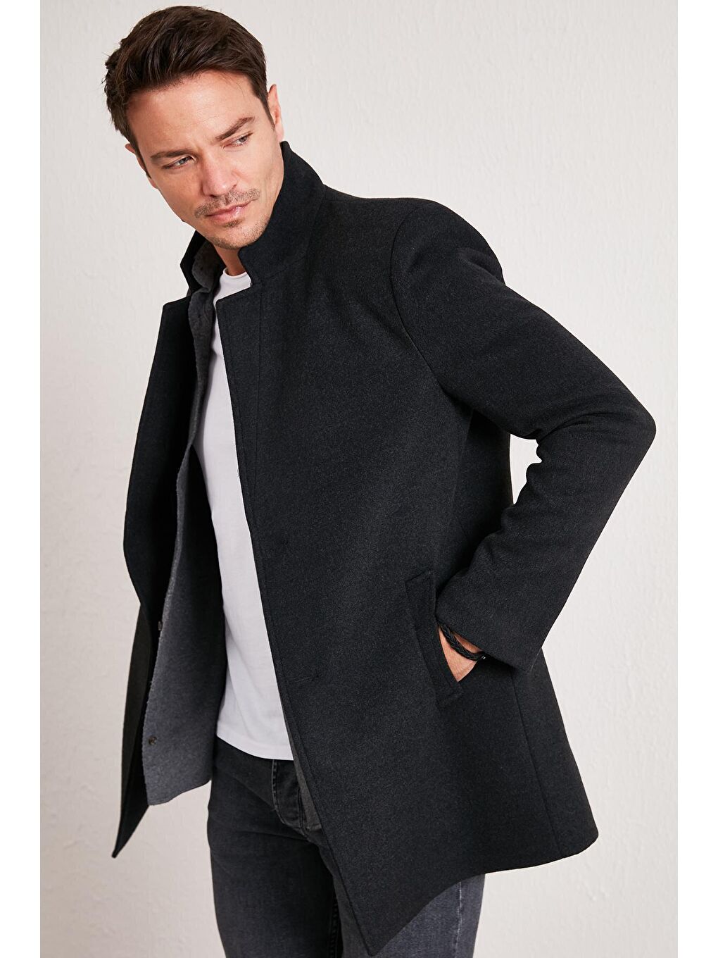 Gri Tek Yırtmaçlı Düğmeli Dik Yaka Kaşe Kaban 5840110