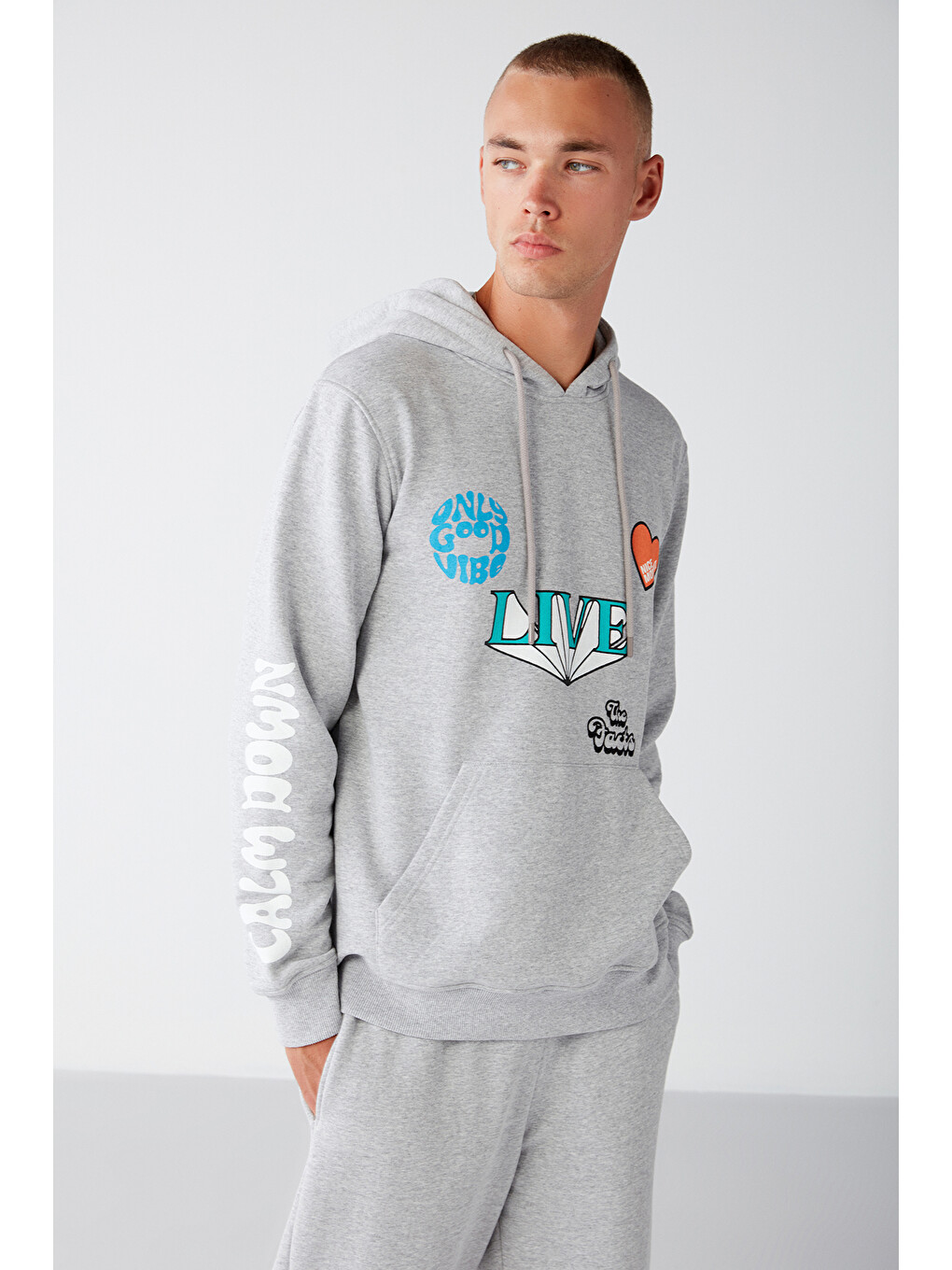 Alıve Erkek Baskı Detaylı Yumuşacık Kanguru Cepli Kapüşonlu Regular Kordonlu Gri Melanj Sweatshirt-2