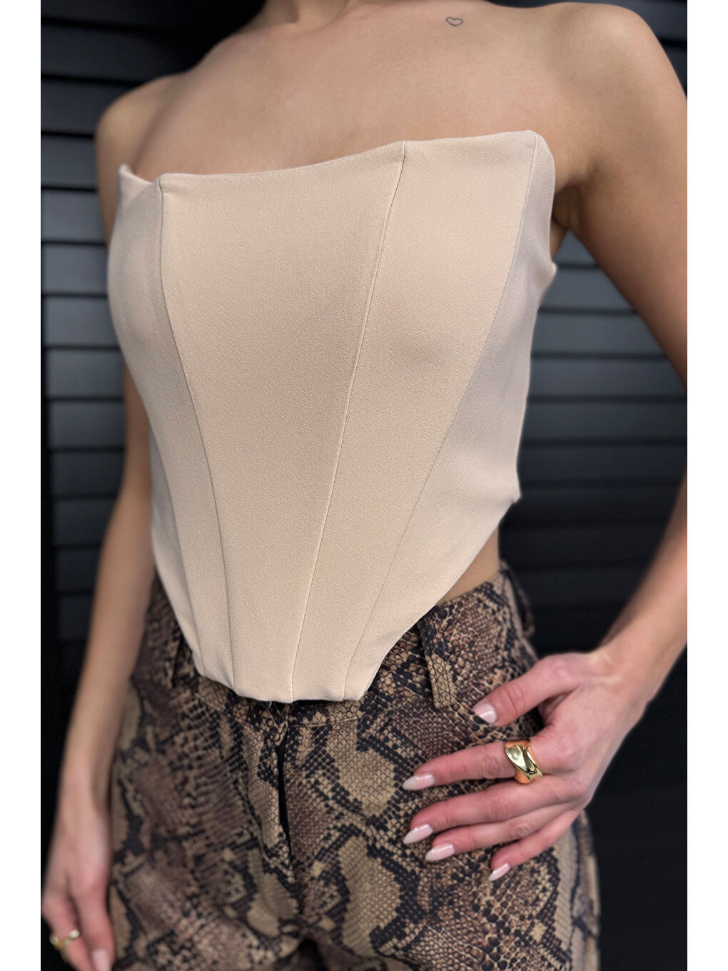 Bej Fermuarlı Straplez Kadın Crop Bluz-2