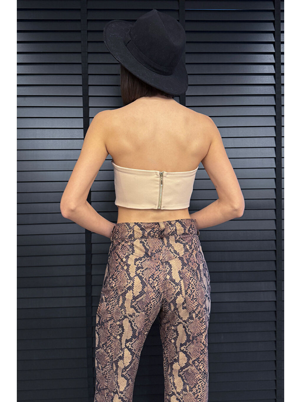 Bej Fermuarlı Straplez Kadın Crop Bluz-3