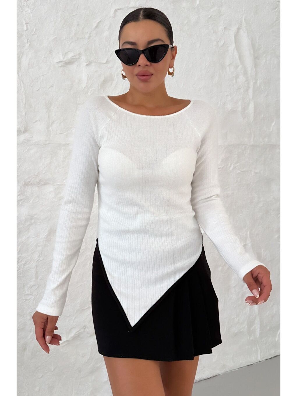 Kadın Beyaz Kayık Yakalı V Kesim Biyeli İnterlok Bluz-1