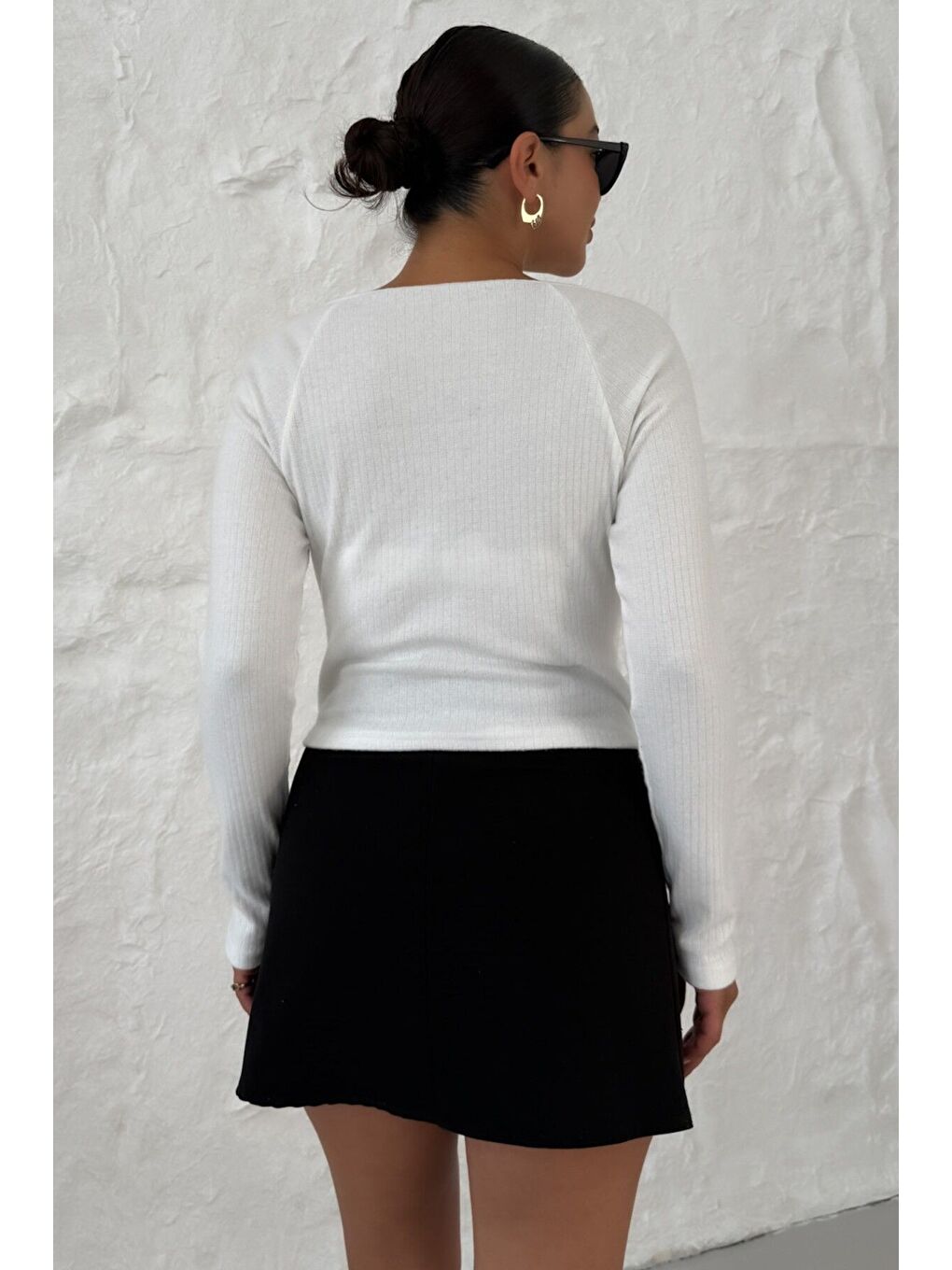 Kadın Beyaz Kayık Yakalı V Kesim Biyeli İnterlok Bluz-3