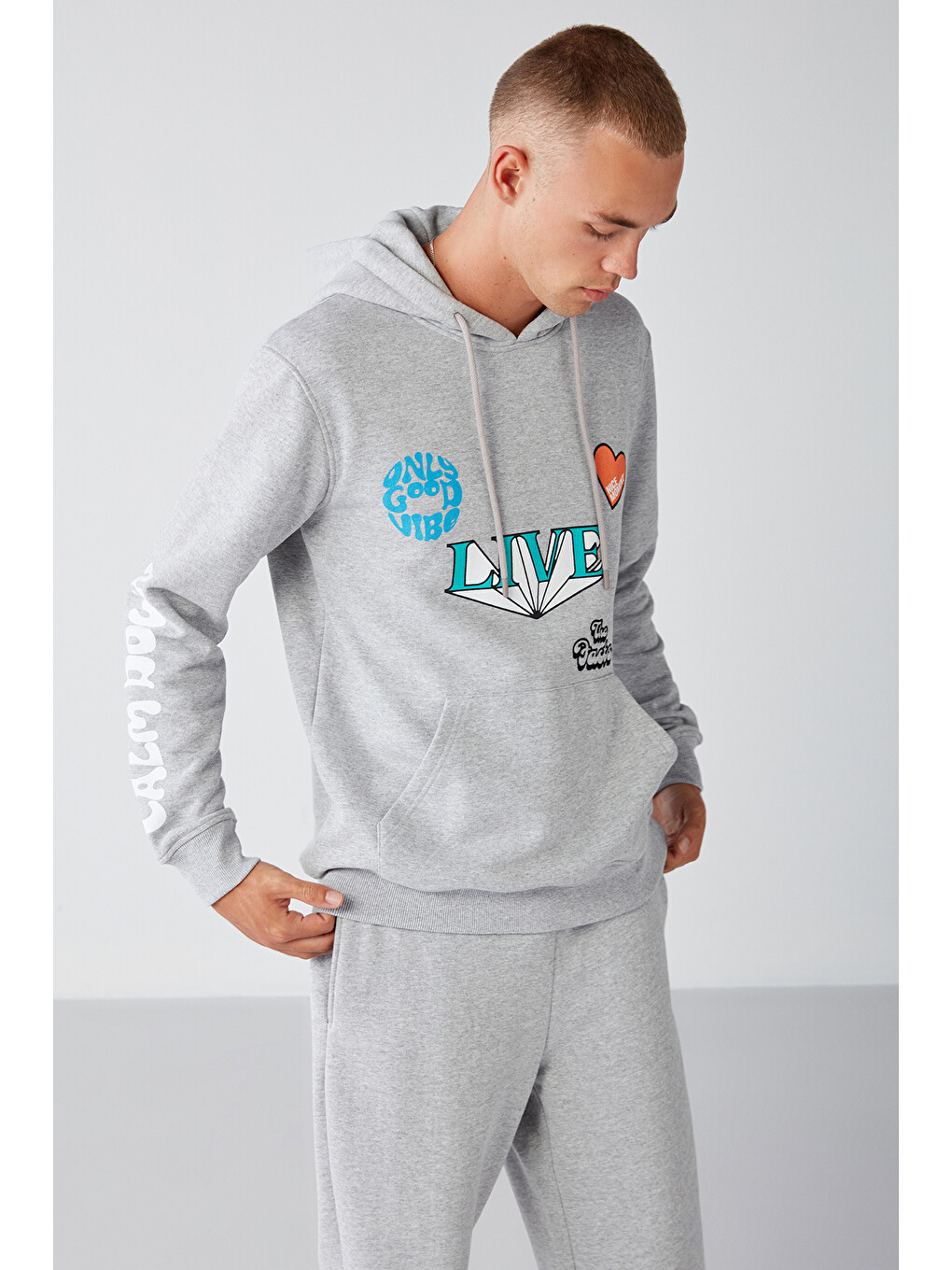 Alıve Erkek Baskı Detaylı Yumuşacık Kanguru Cepli Kapüşonlu Regular Kordonlu Gri Melanj Sweatshirt-3