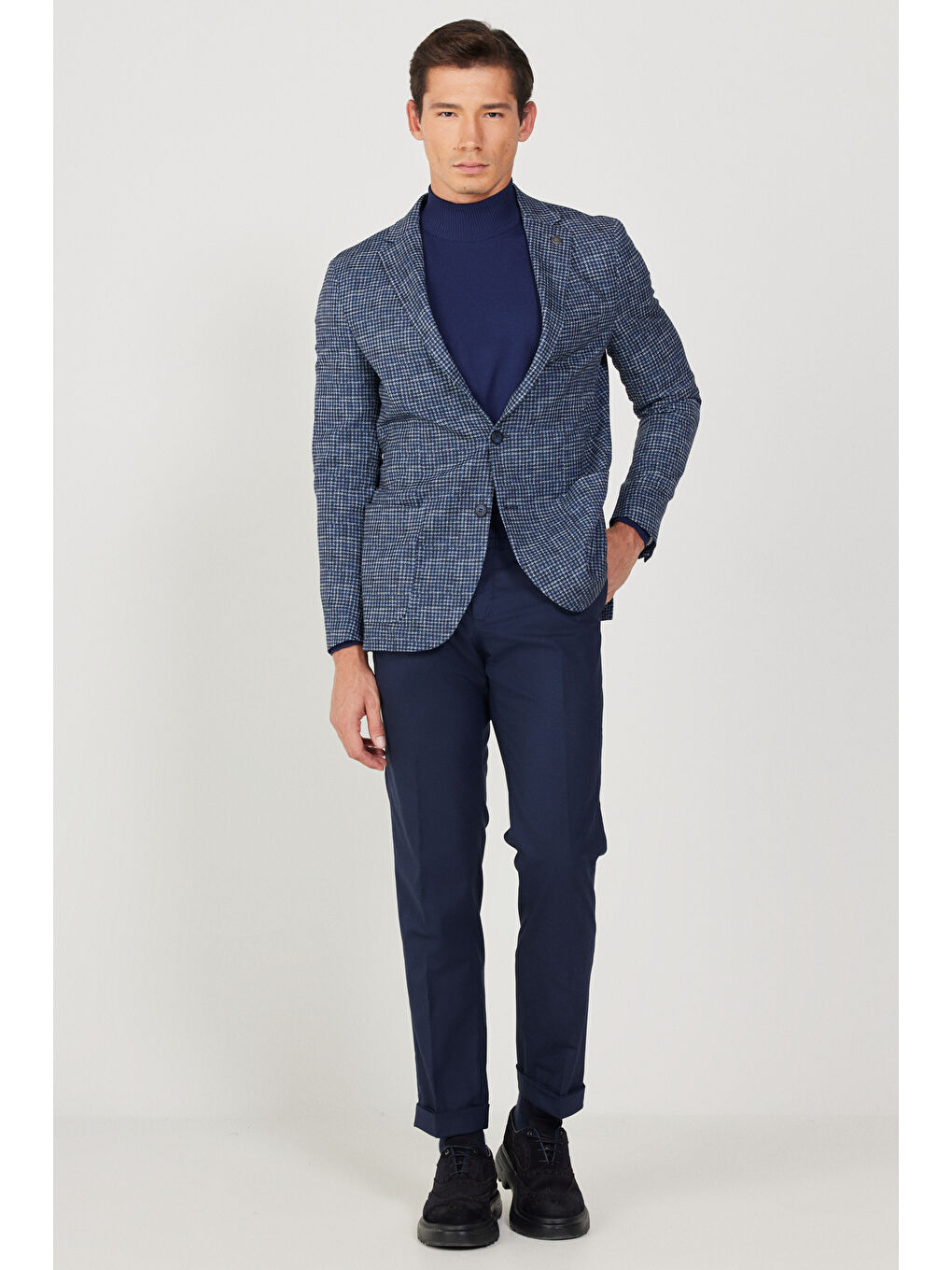 Erkek Lacivert-Beyaz Kırışmaz Katlanabilir Magic Fit Mono Yaka Kazayağı Desenli Travel Ceket-1