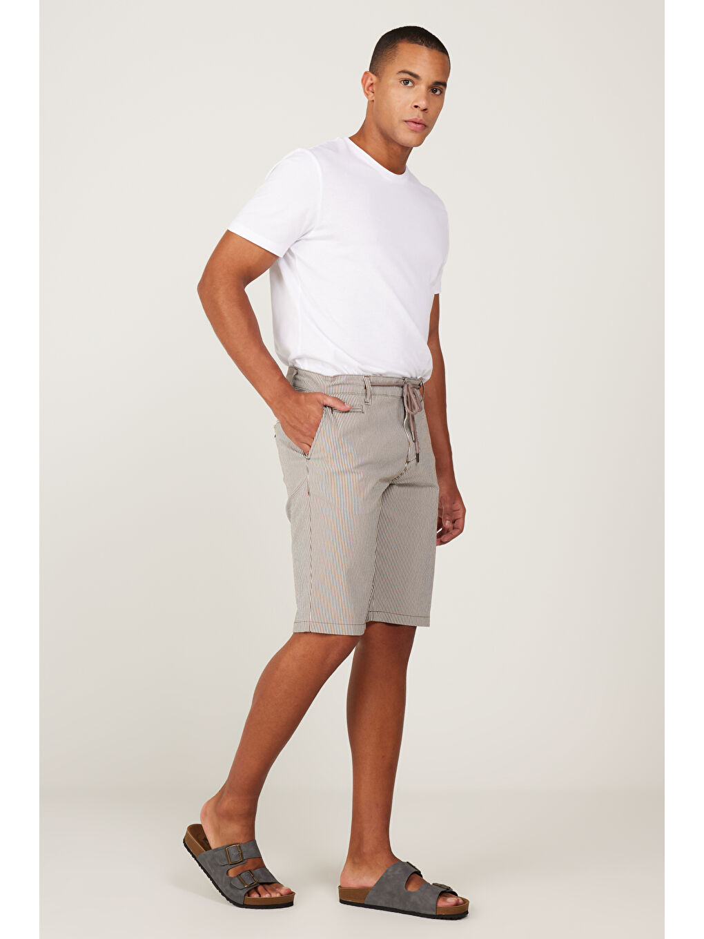 Erkek Kahverengi Slim Fit Dar Kesim Yan Cepli Gofre Desenli Şort-2