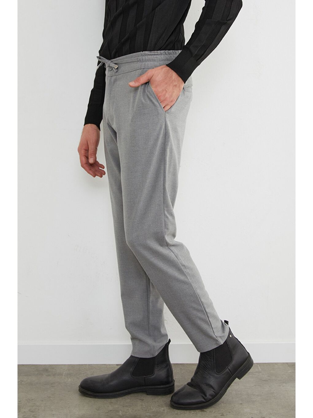 Gri Beli Lastikli Bağcıklı Kumaş Pantolon-1