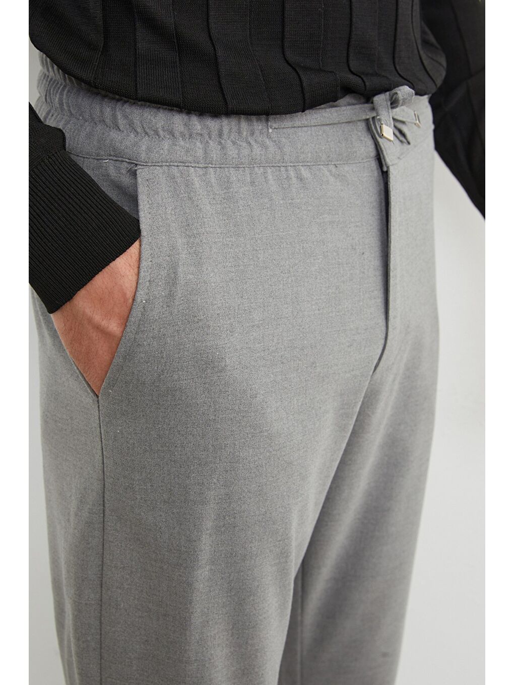 Gri Beli Lastikli Bağcıklı Kumaş Pantolon-4