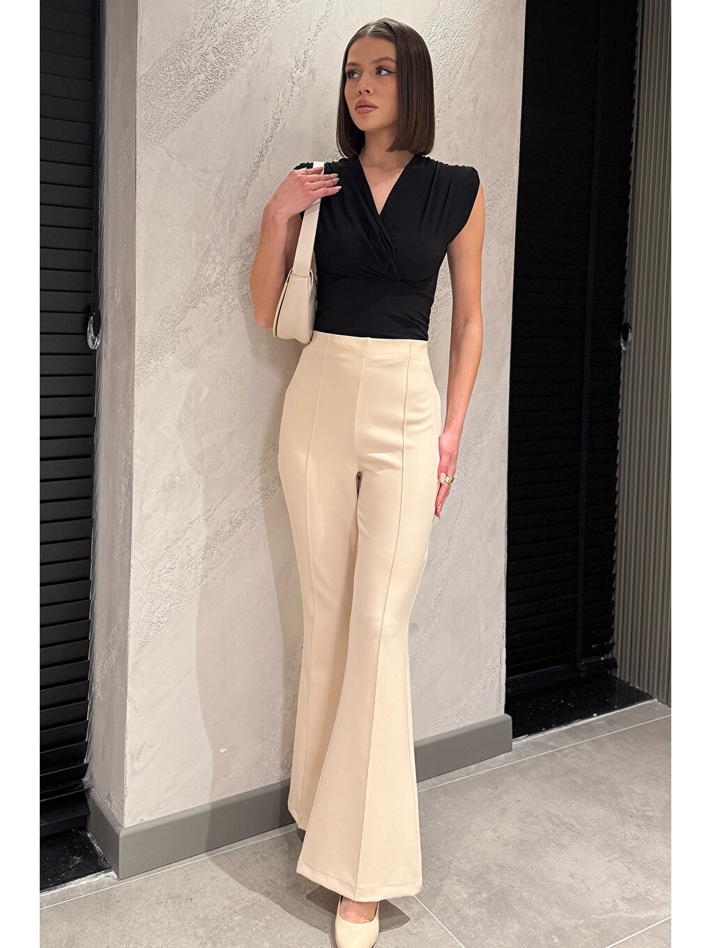 Bej Bel Lastikli Çimalı Kadın İspanyol Paça Pantolon-1