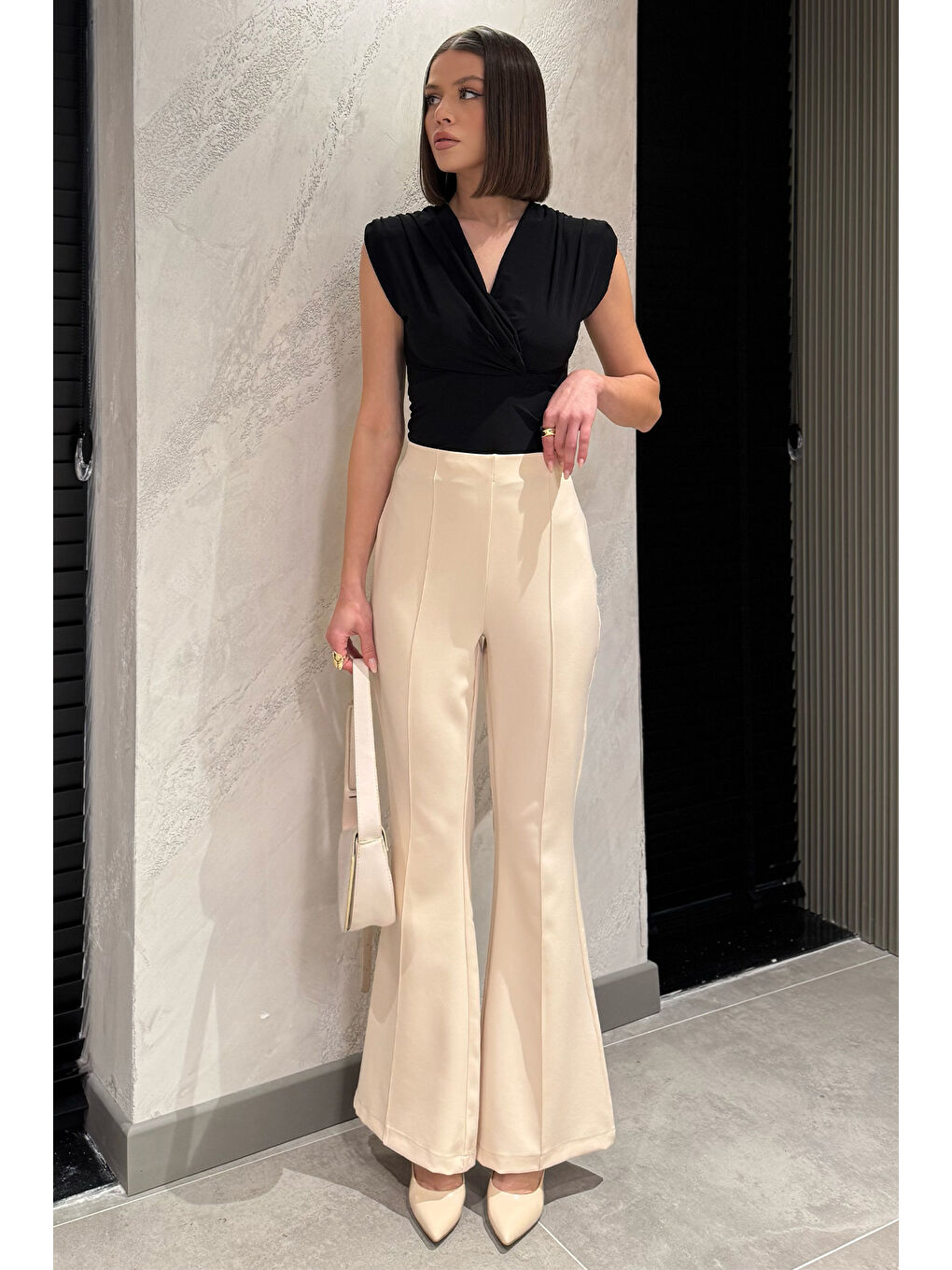 Bej Bel Lastikli Çimalı Kadın İspanyol Paça Pantolon-2