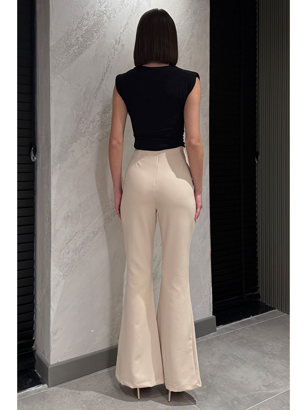 Bej Bel Lastikli Çimalı Kadın İspanyol Paça Pantolon-4