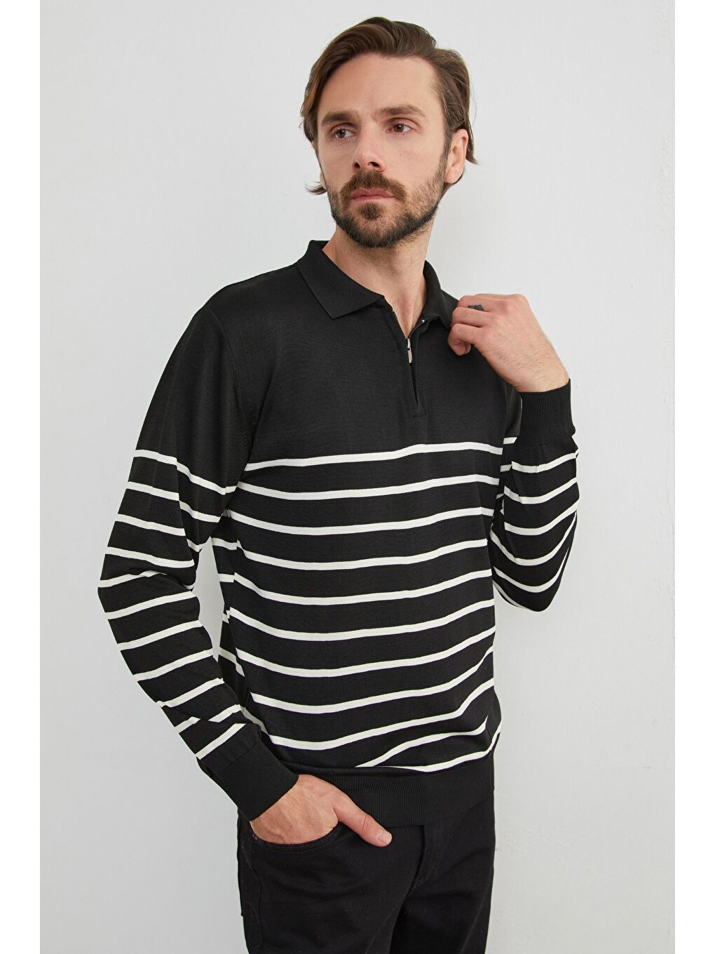 Siyah Çizgili Polo Yaka Yarım Fermuarlı Triko Kazak