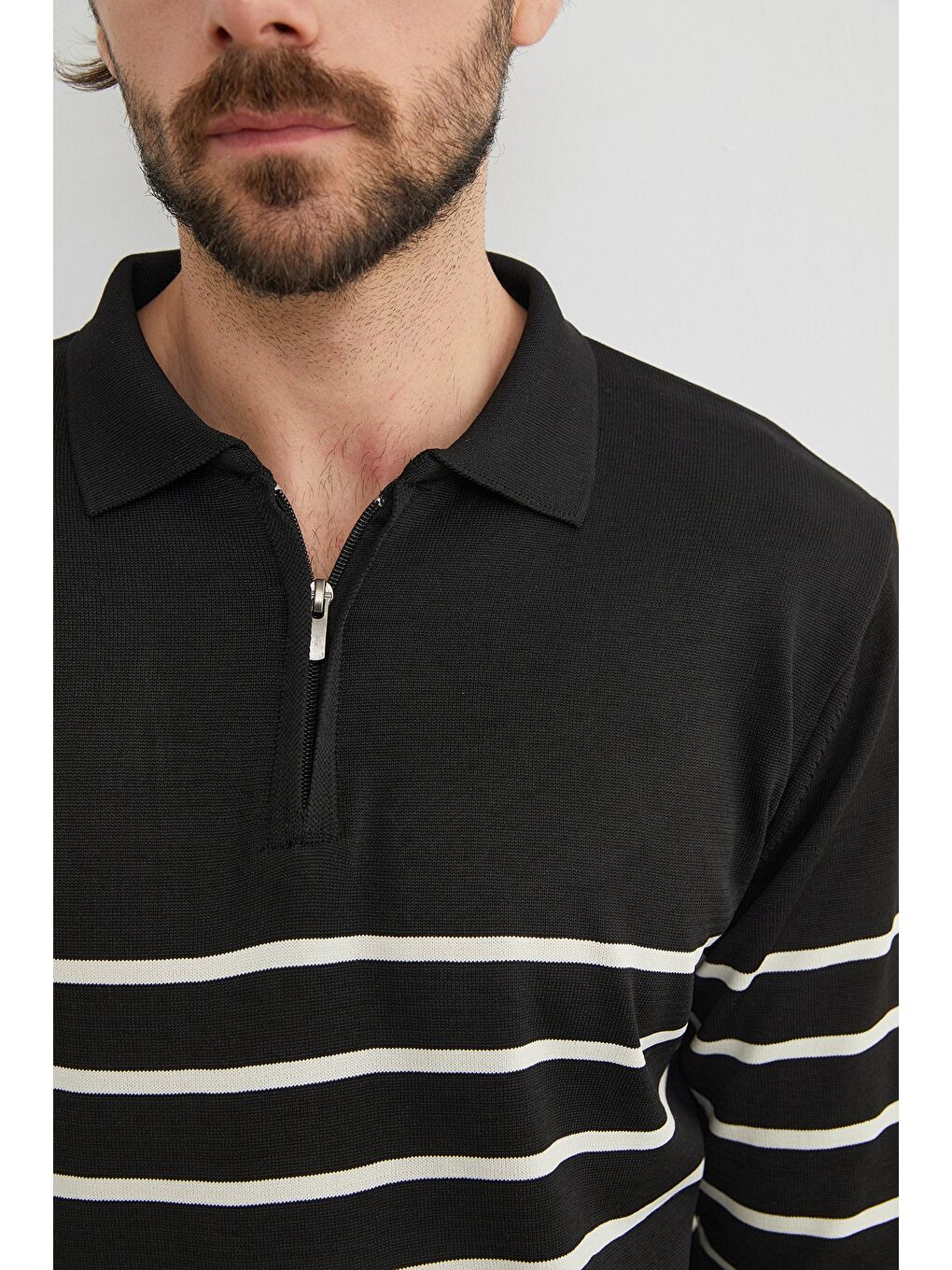 Siyah Çizgili Polo Yaka Yarım Fermuarlı Triko Kazak-2