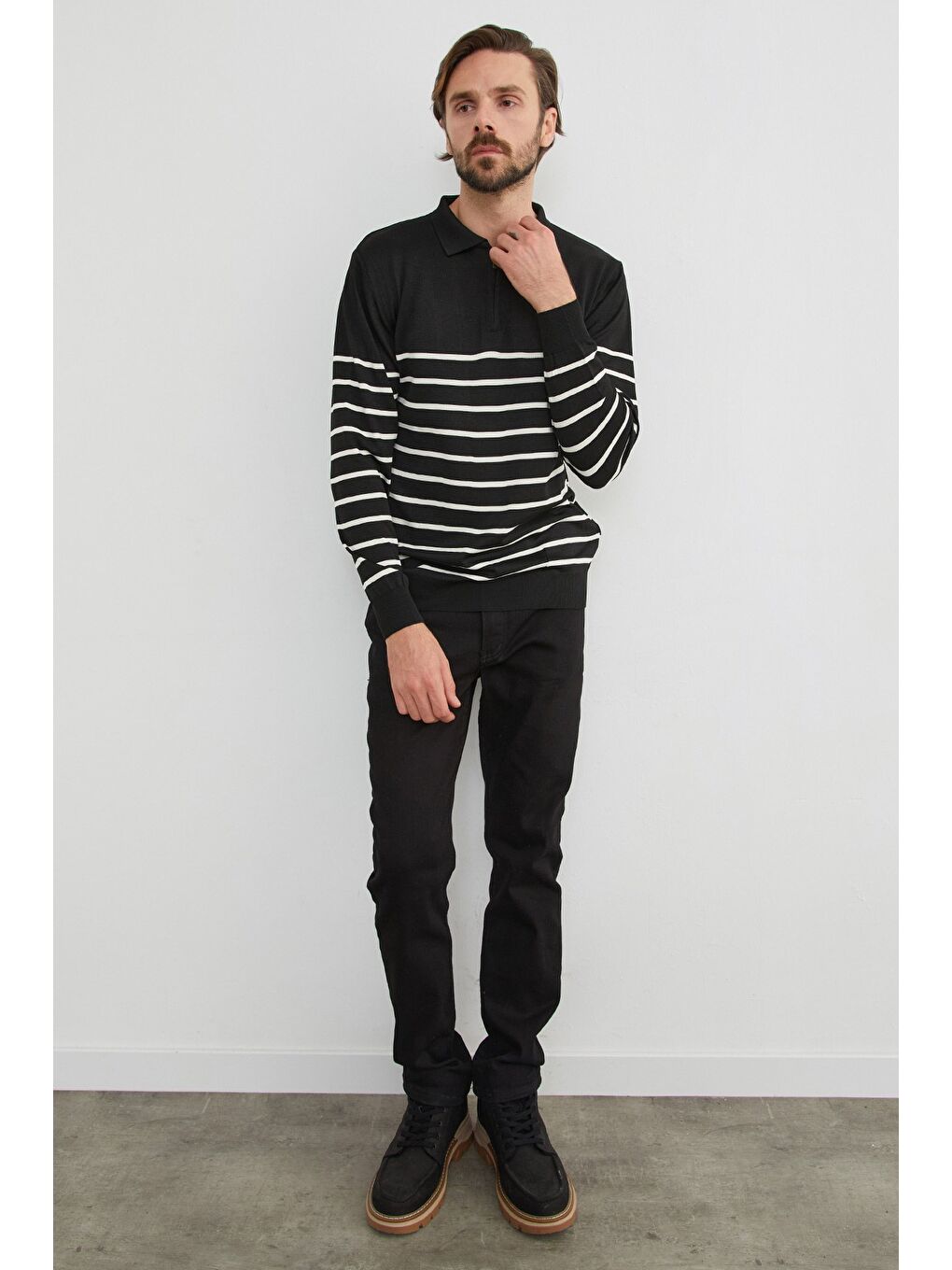 Siyah Çizgili Polo Yaka Yarım Fermuarlı Triko Kazak-3