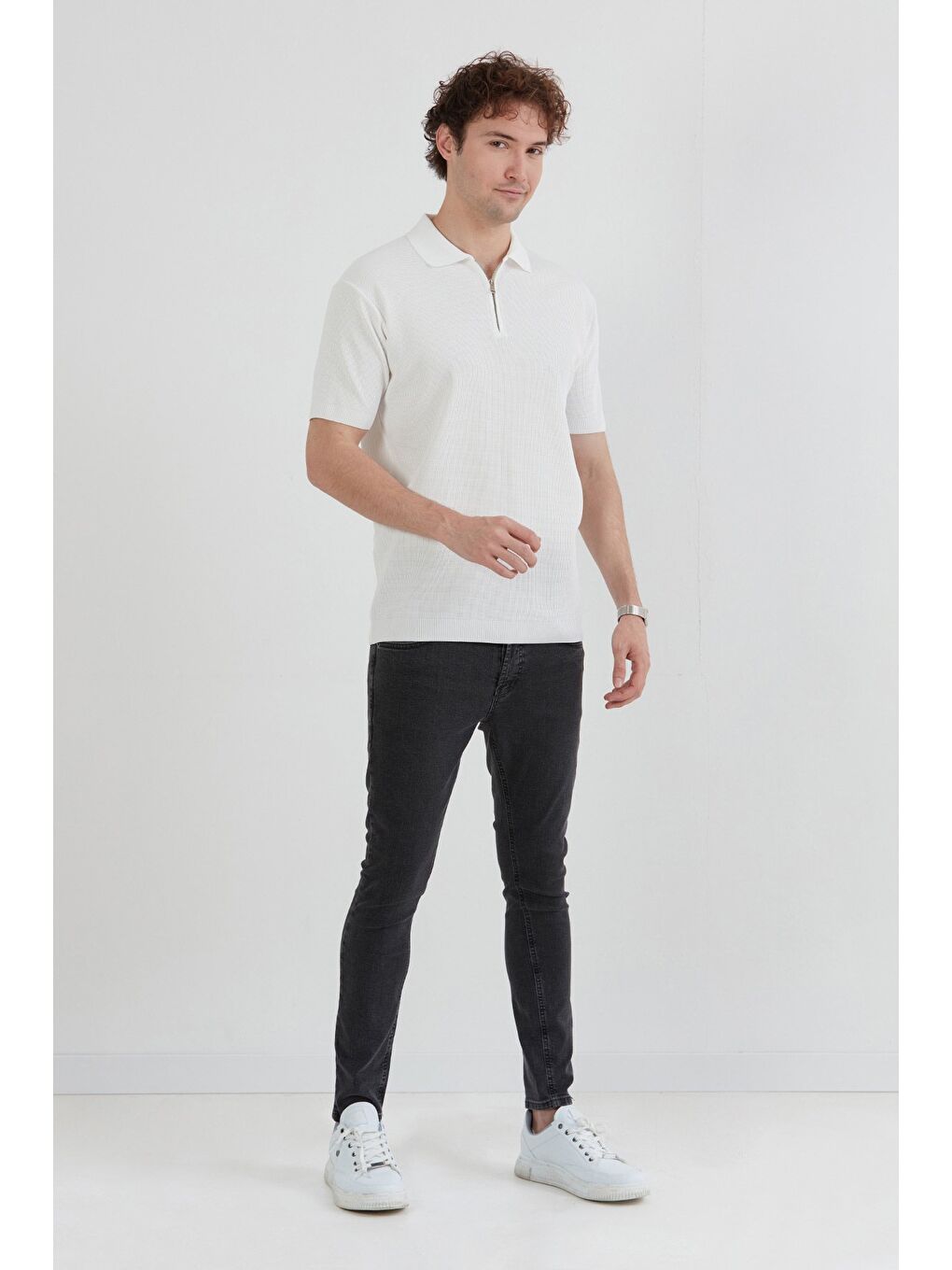 Beyaz Waffle Kumaş Polo Yaka Yarım Fermuarlı Triko Tişört-1