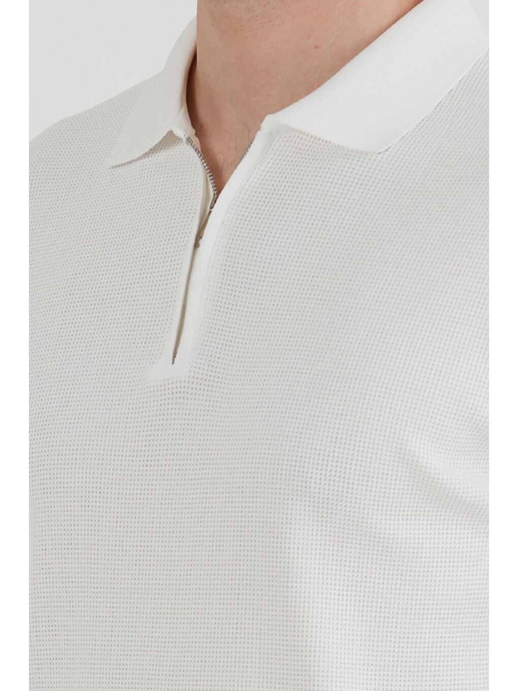 Beyaz Waffle Kumaş Polo Yaka Yarım Fermuarlı Triko Tişört-4