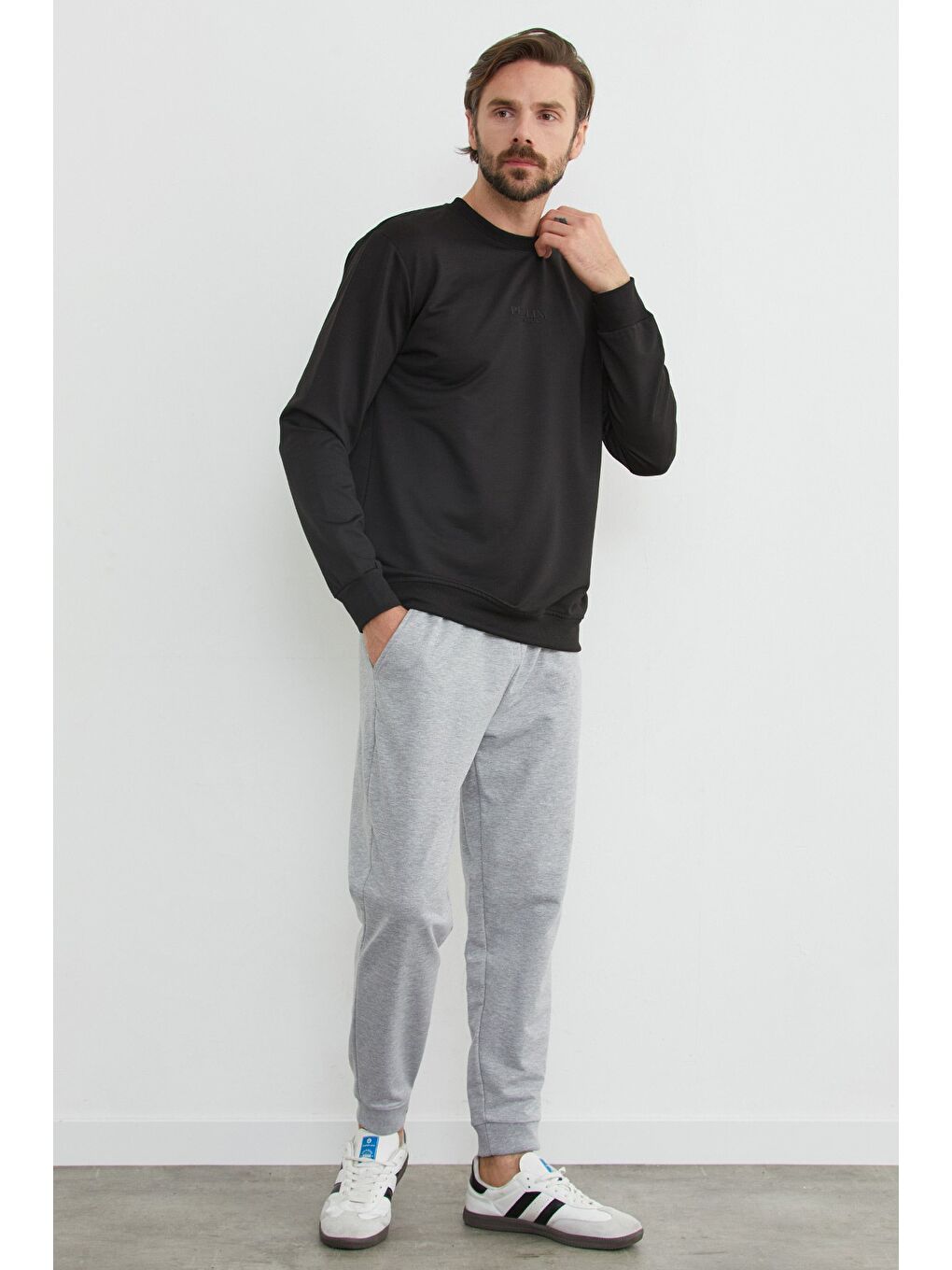 Siyah Pellını Yazı Kabartmalı Bisiklet Yaka Sweatshirt-2