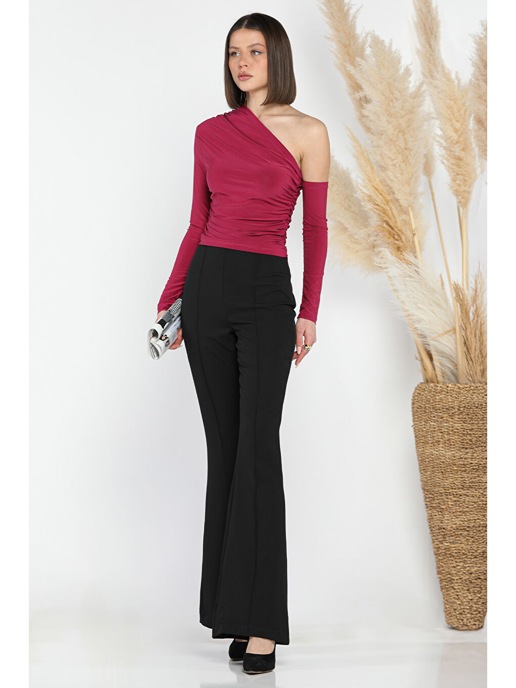 Siyah Bel Lastikli Çimalı Kadın İspanyol Paça Pantolon-1