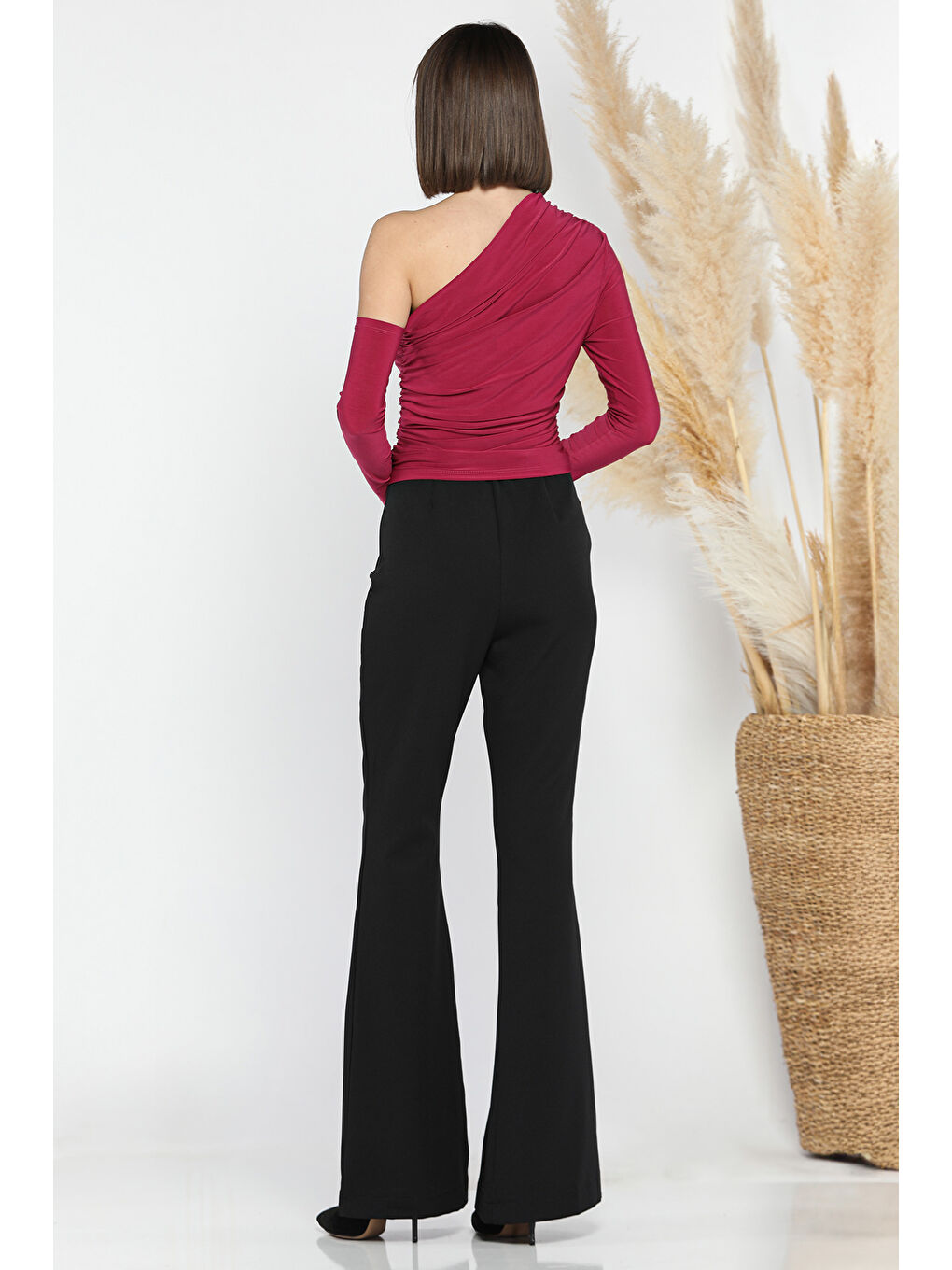 Siyah Bel Lastikli Çimalı Kadın İspanyol Paça Pantolon-3