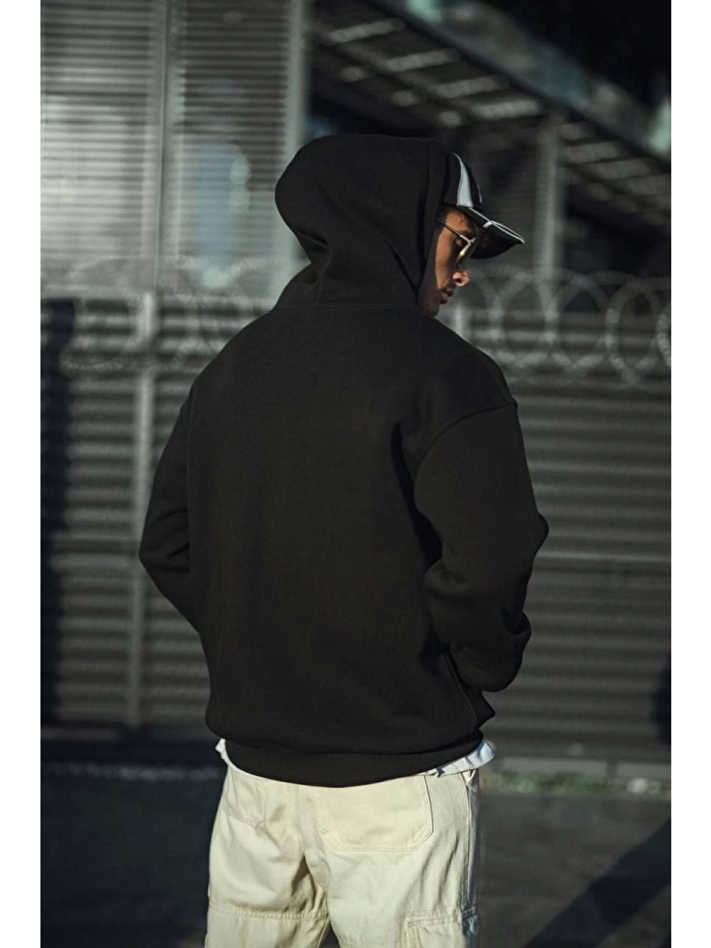 Üç İplik Penye Kapüşonlu Basic Sweatshirt - Siyah-1
