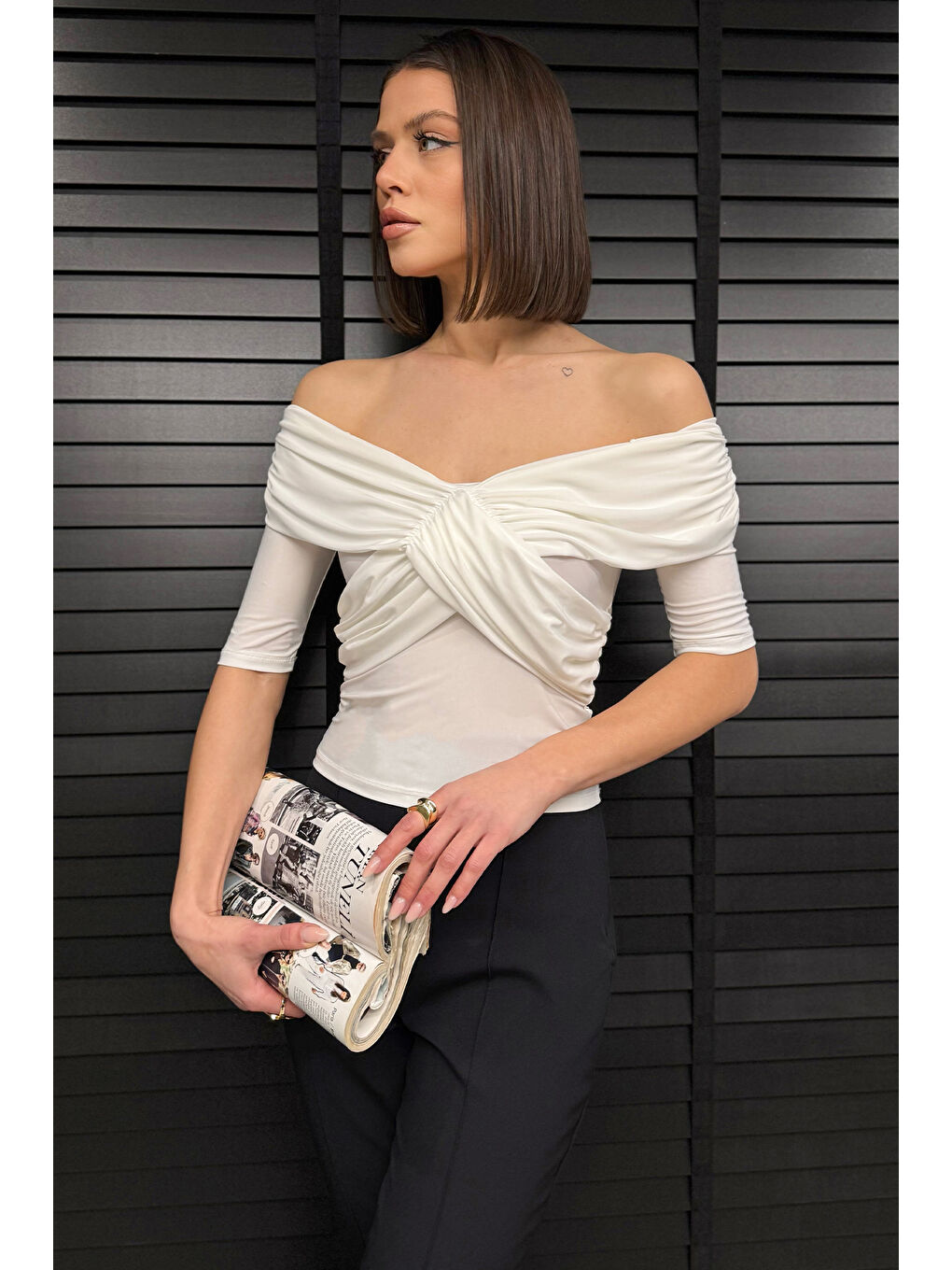 Ekru Madonna Yaka Drapeli Kadın Crop Bluz-1