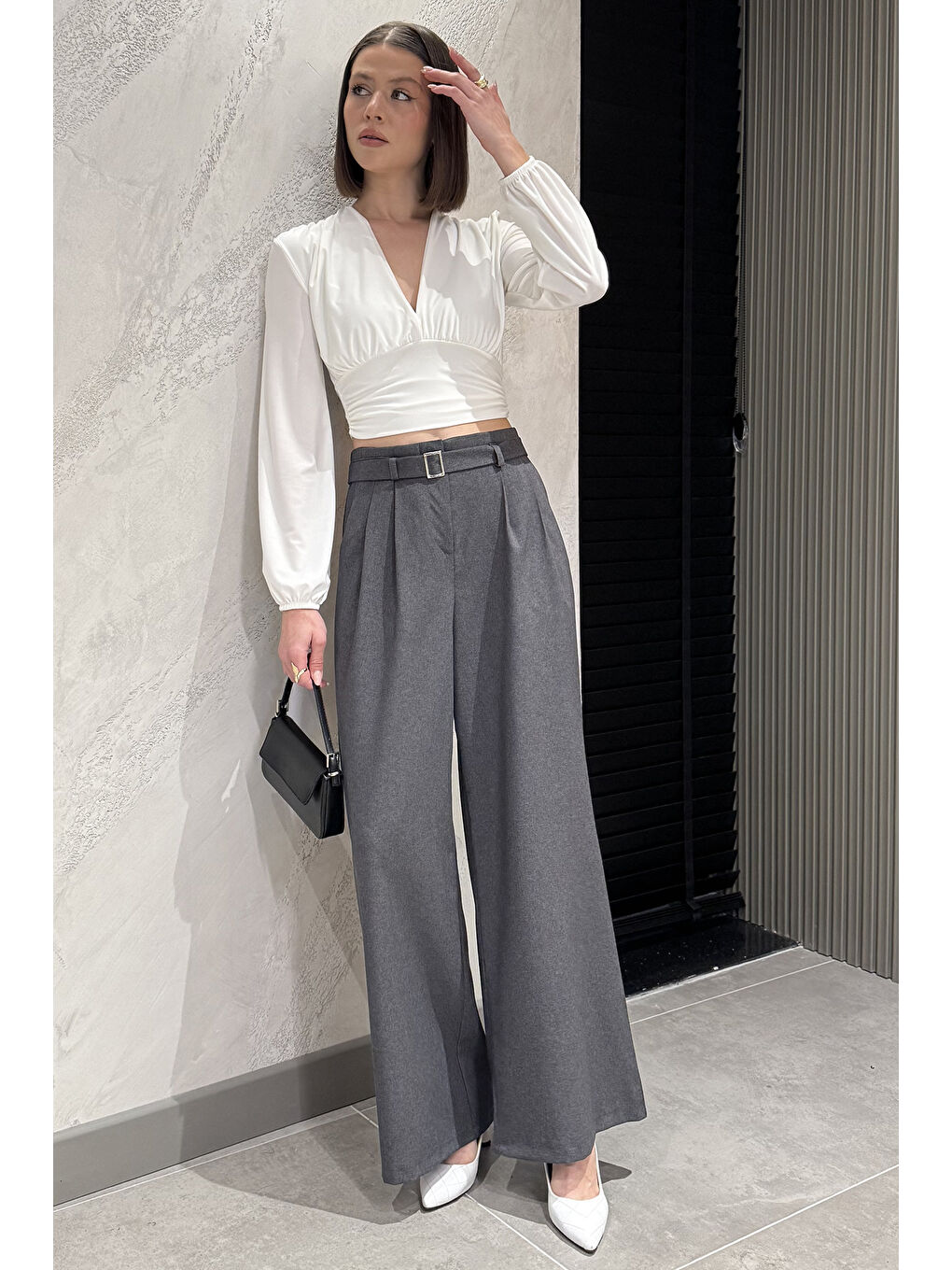 Gri Kadın Yüksek Bel Kemer Detaylı Pileli Pantolon