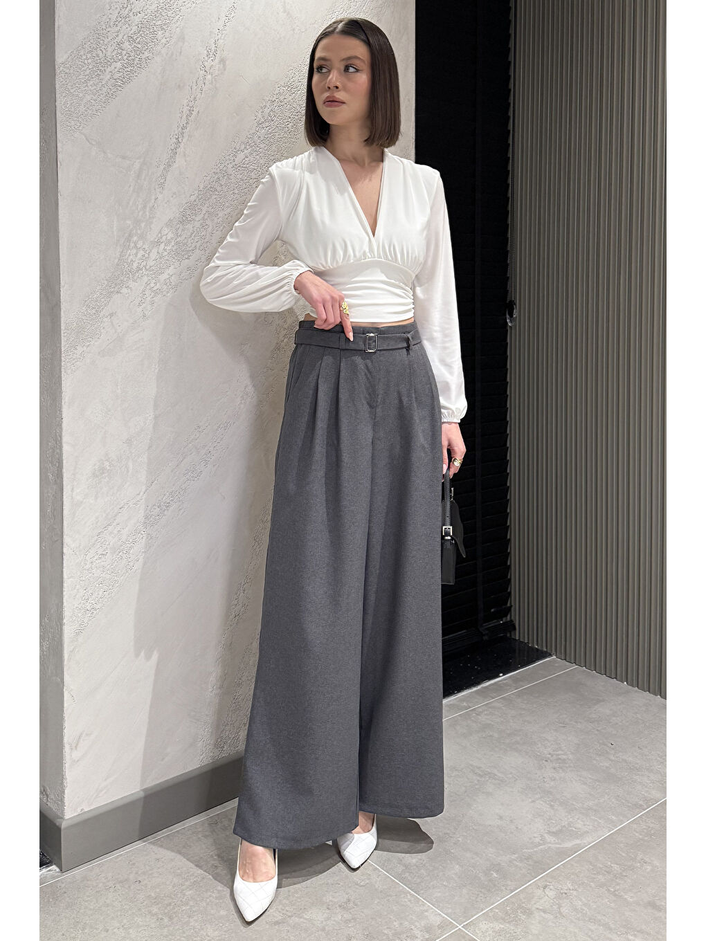 Gri Kadın Yüksek Bel Kemer Detaylı Pileli Pantolon-1