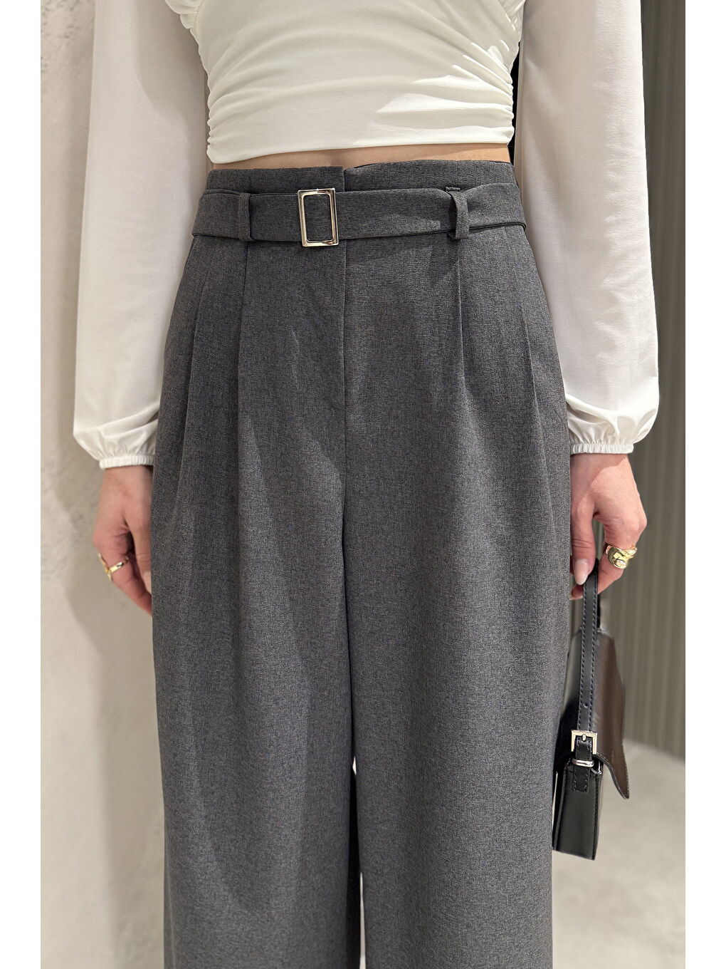 Gri Kadın Yüksek Bel Kemer Detaylı Pileli Pantolon-2