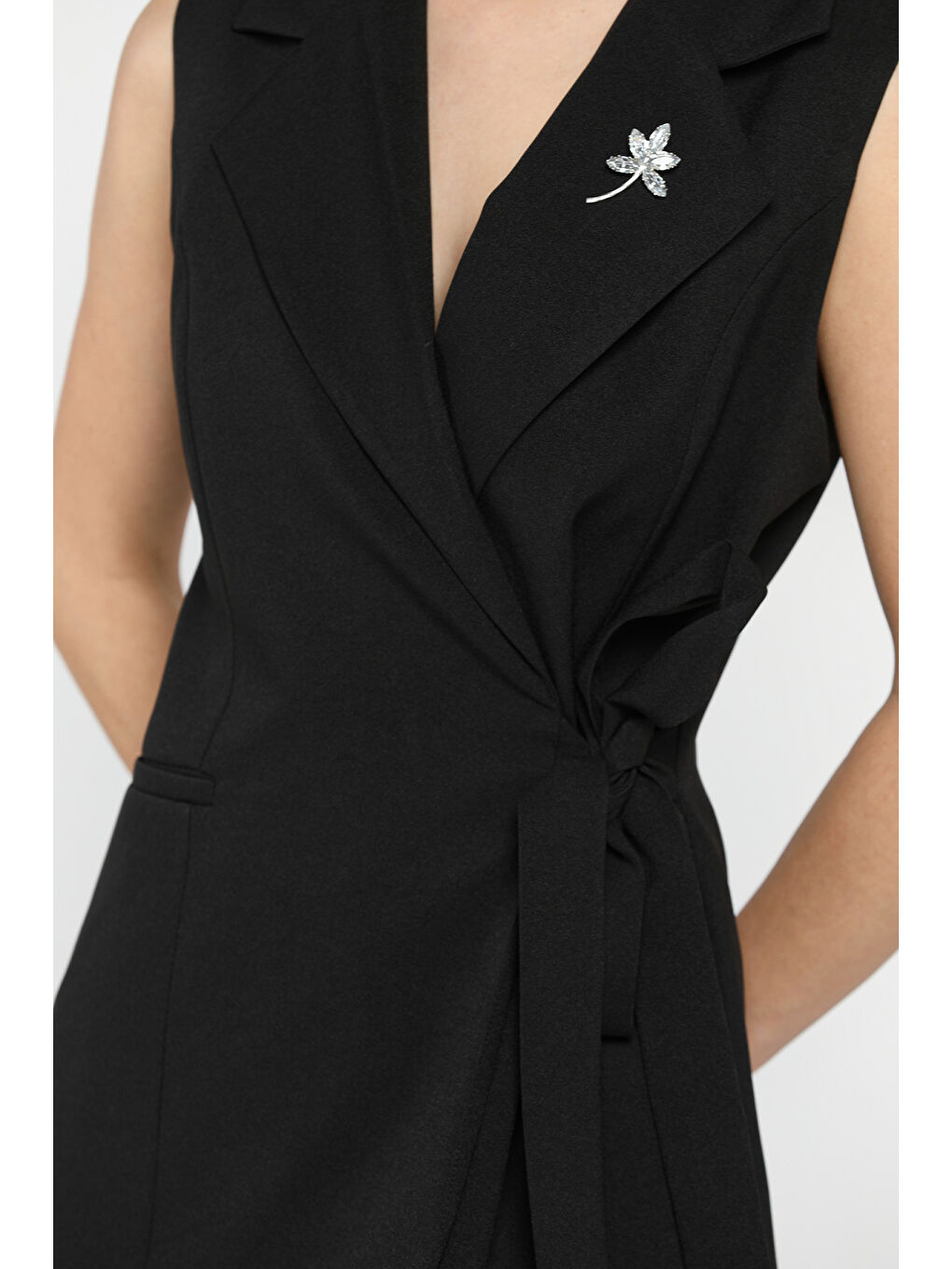 Siyah Kadın Broş Detaylı Yelek Pantolon İkili Takım-3
