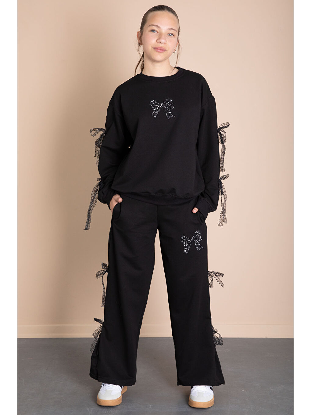 Siyah Yanları Fiyonk Detaylı Geniş Paça Kız Çocuk Eşofman Takımı 21196-1