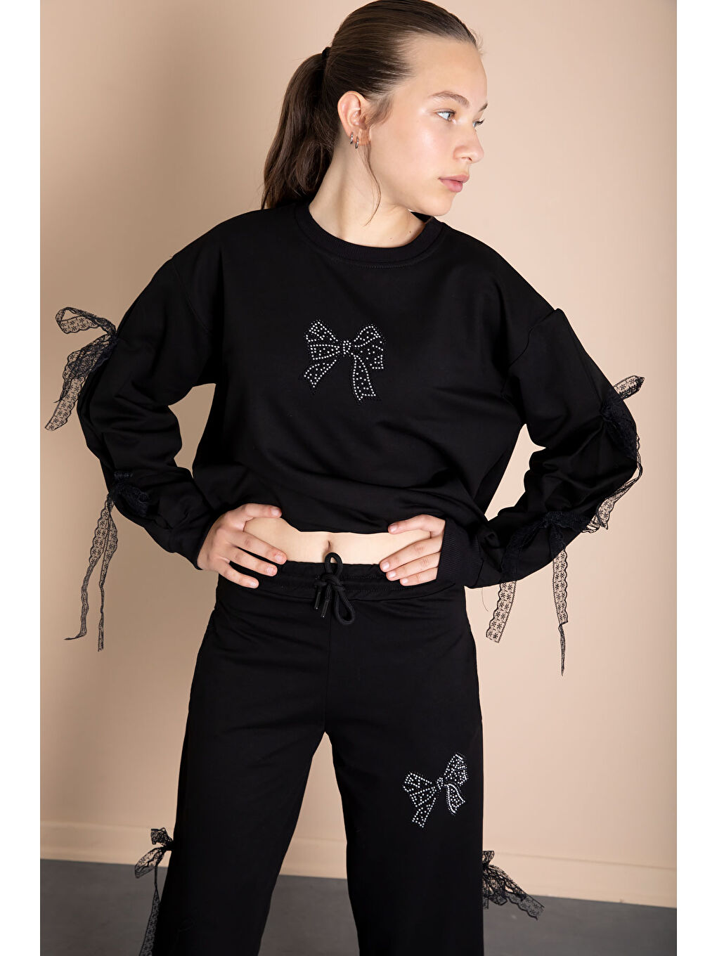 Siyah Yanları Fiyonk Detaylı Geniş Paça Kız Çocuk Eşofman Takımı 21196-3