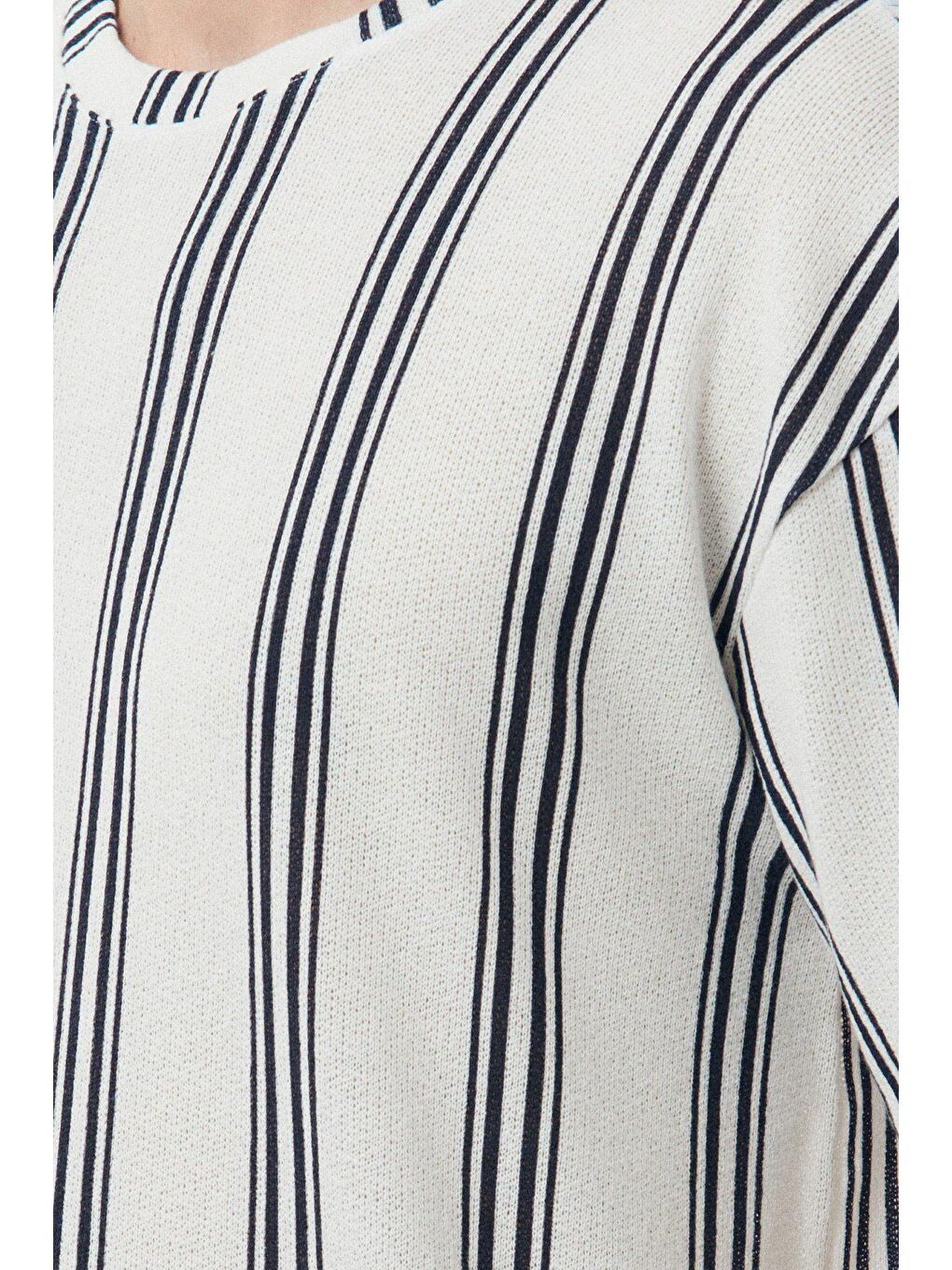 Lacivert Çizgili Bisiklet Yaka Oversize Tişört-3