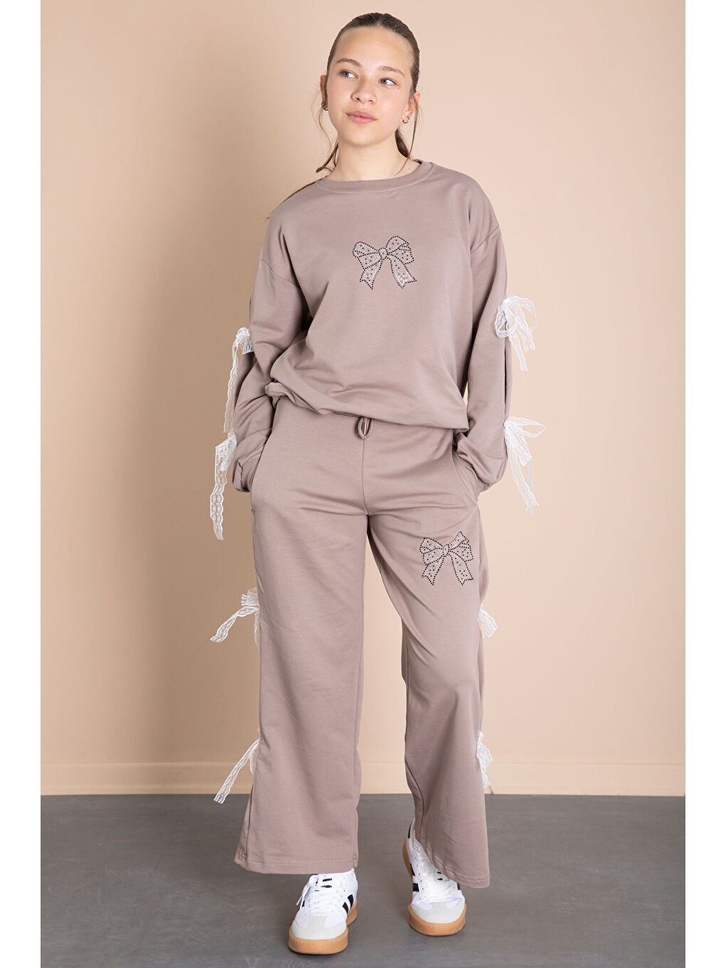 Kahverengi Yanları Fiyonk Detaylı Geniş Paça Kız Çocuk Eşofman Takımı 21198-2