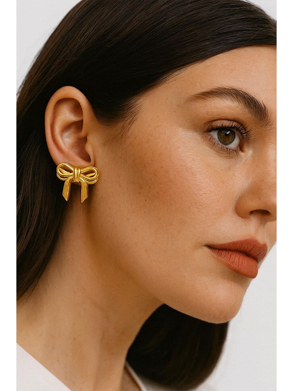 Sarı Altın Renk Kurdele Figürlü Çelik Küpe