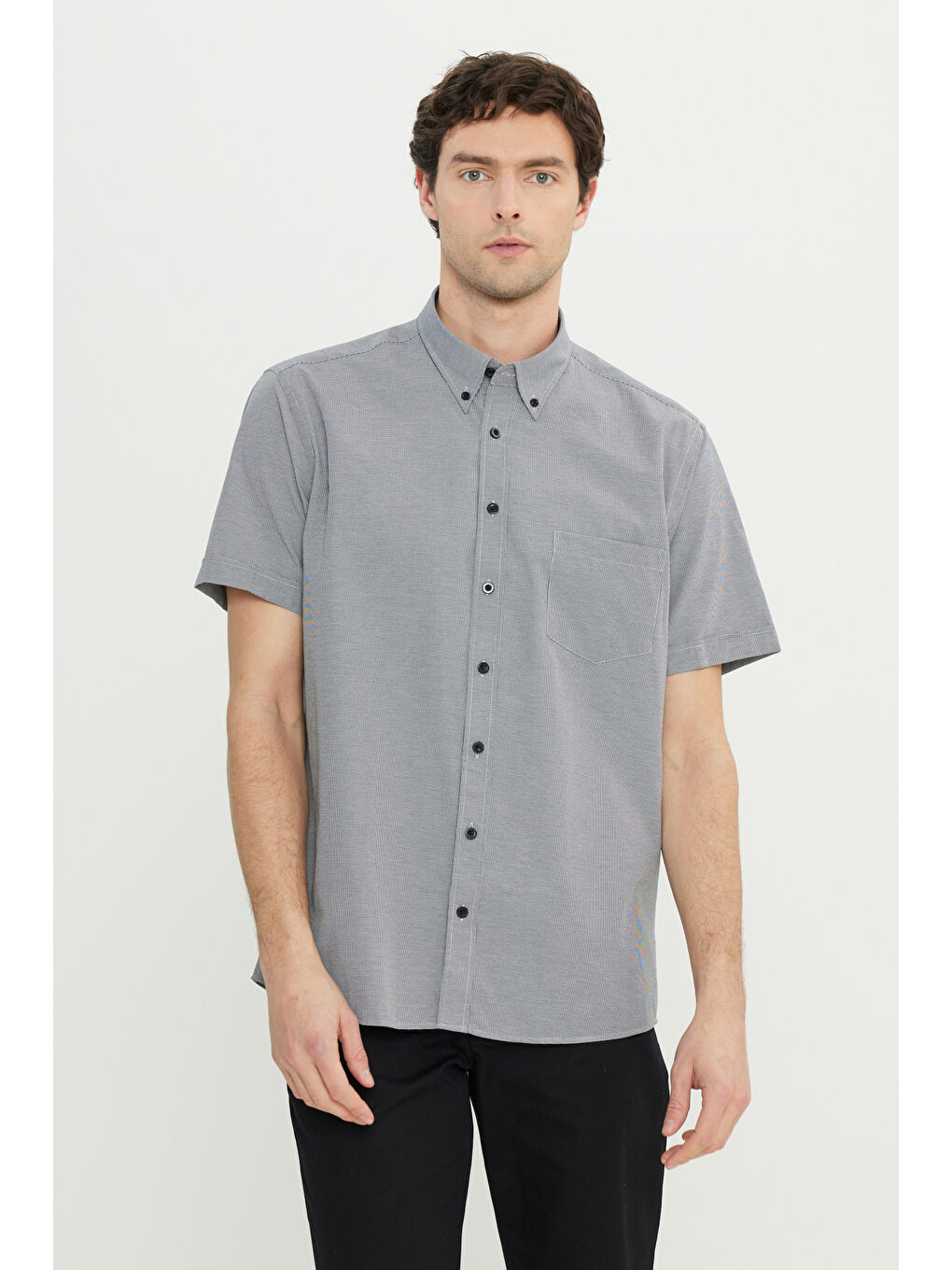 Erkek Siyah Regular Fit Rahat Kesim Düğmeli Yaka Pamuklu Kareli Kısa Kollu Gömlek