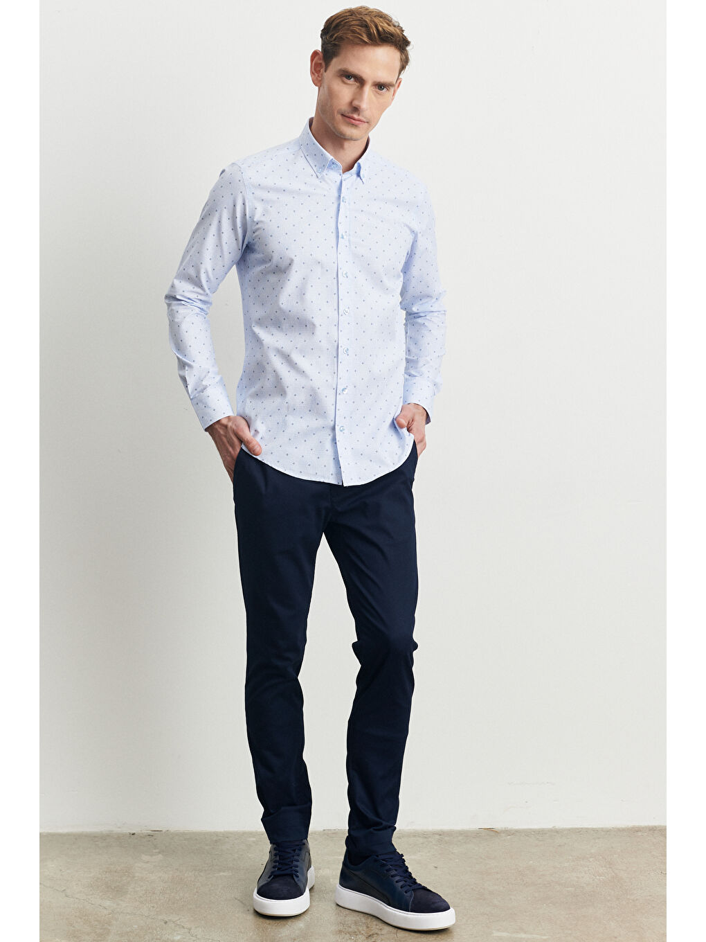 Erkek Mavi Slim Fit Dar Kesim Düğmeli Yaka Baskılı Gömlek-1