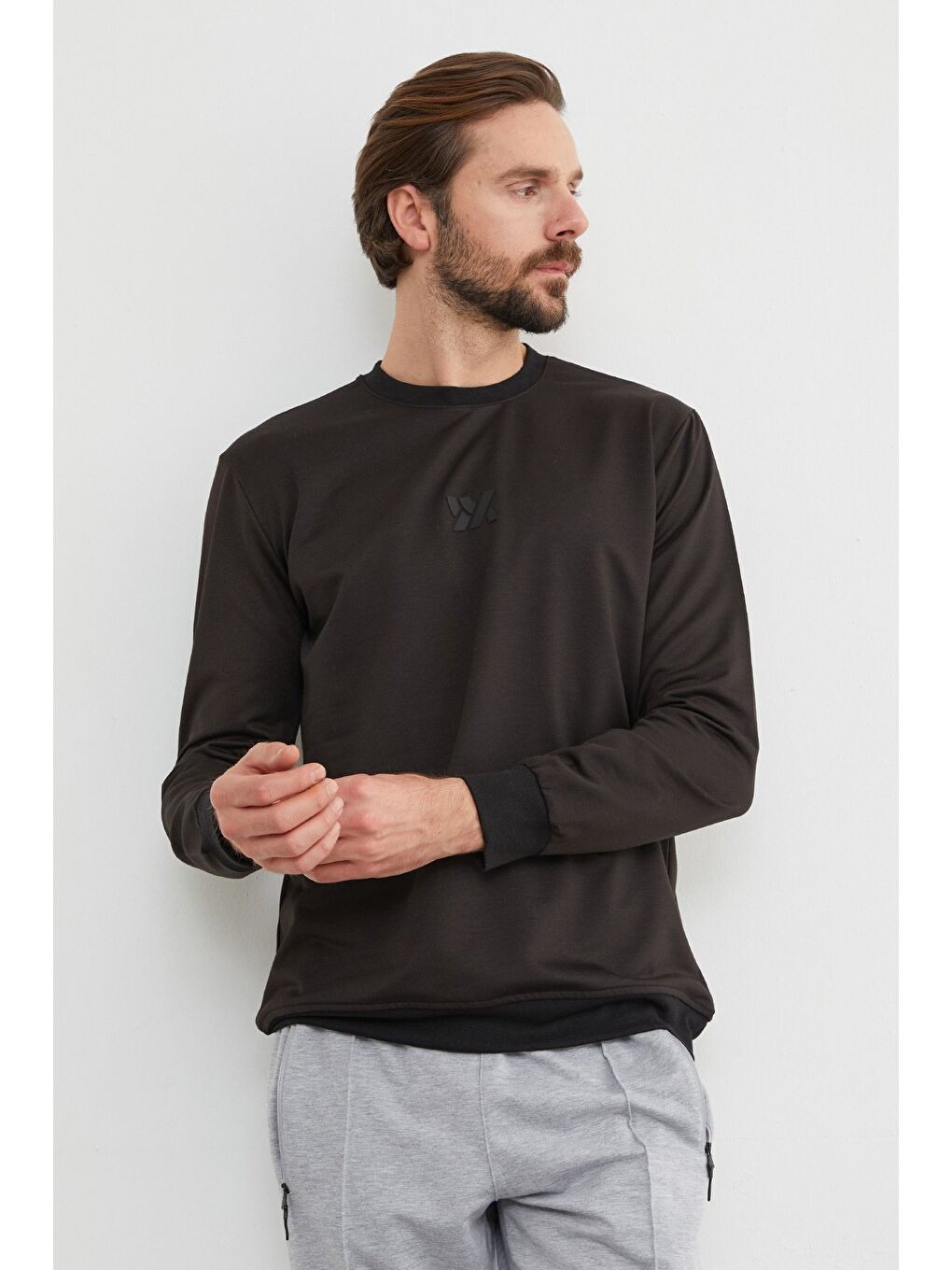 Siyah Kabartma Baskılı Bisiklet Yaka Sweatshirt-2