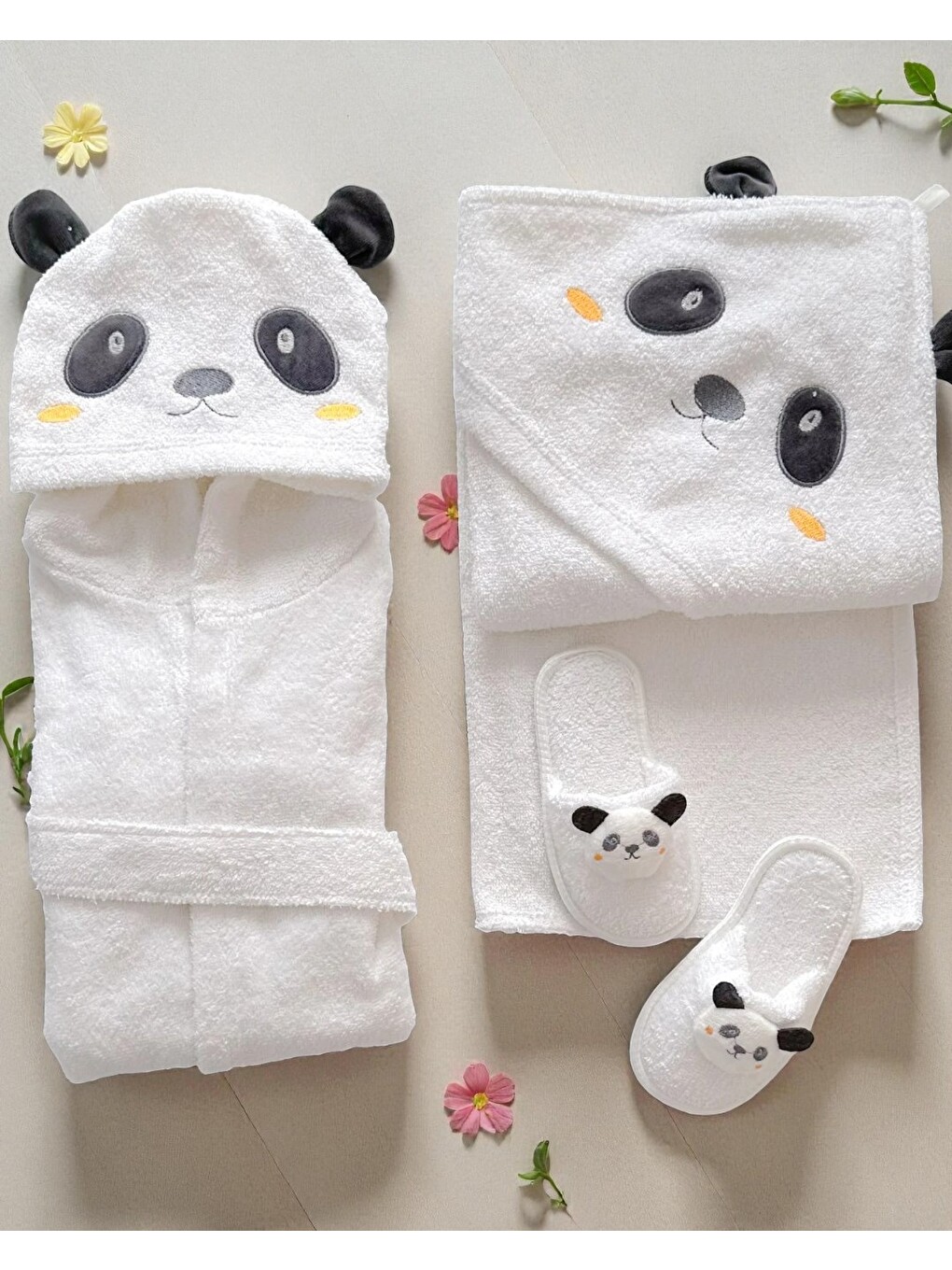 Beyaz Erkek Bebek Panda Nakışlı 4'lü Havlu & Bornoz Banyo Seti, Yeni Doğan Bornoz Takımı