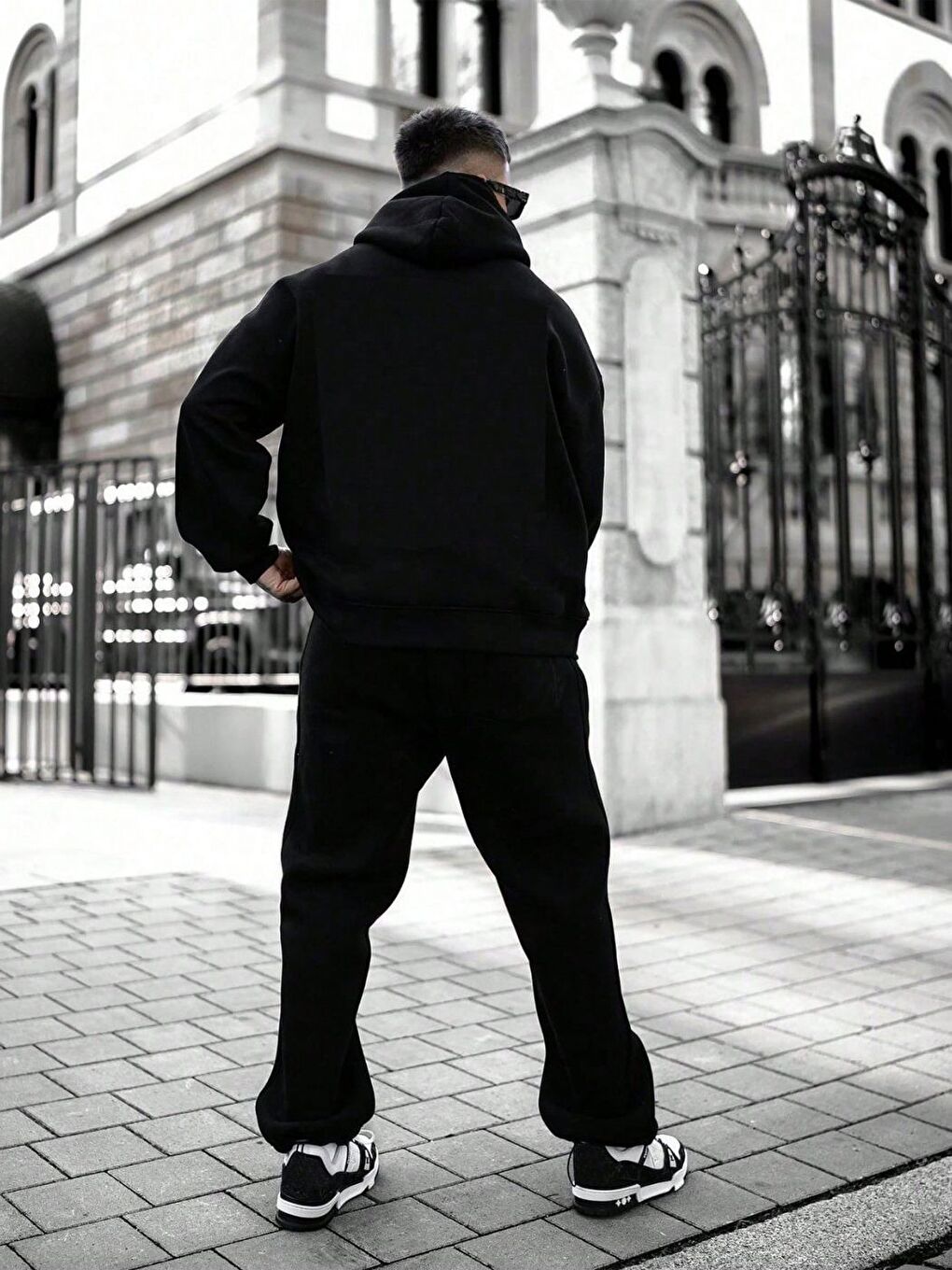 Erkek Siyah Bol Kalıp Sweatshirt Uzun Kollu Hoodie-1