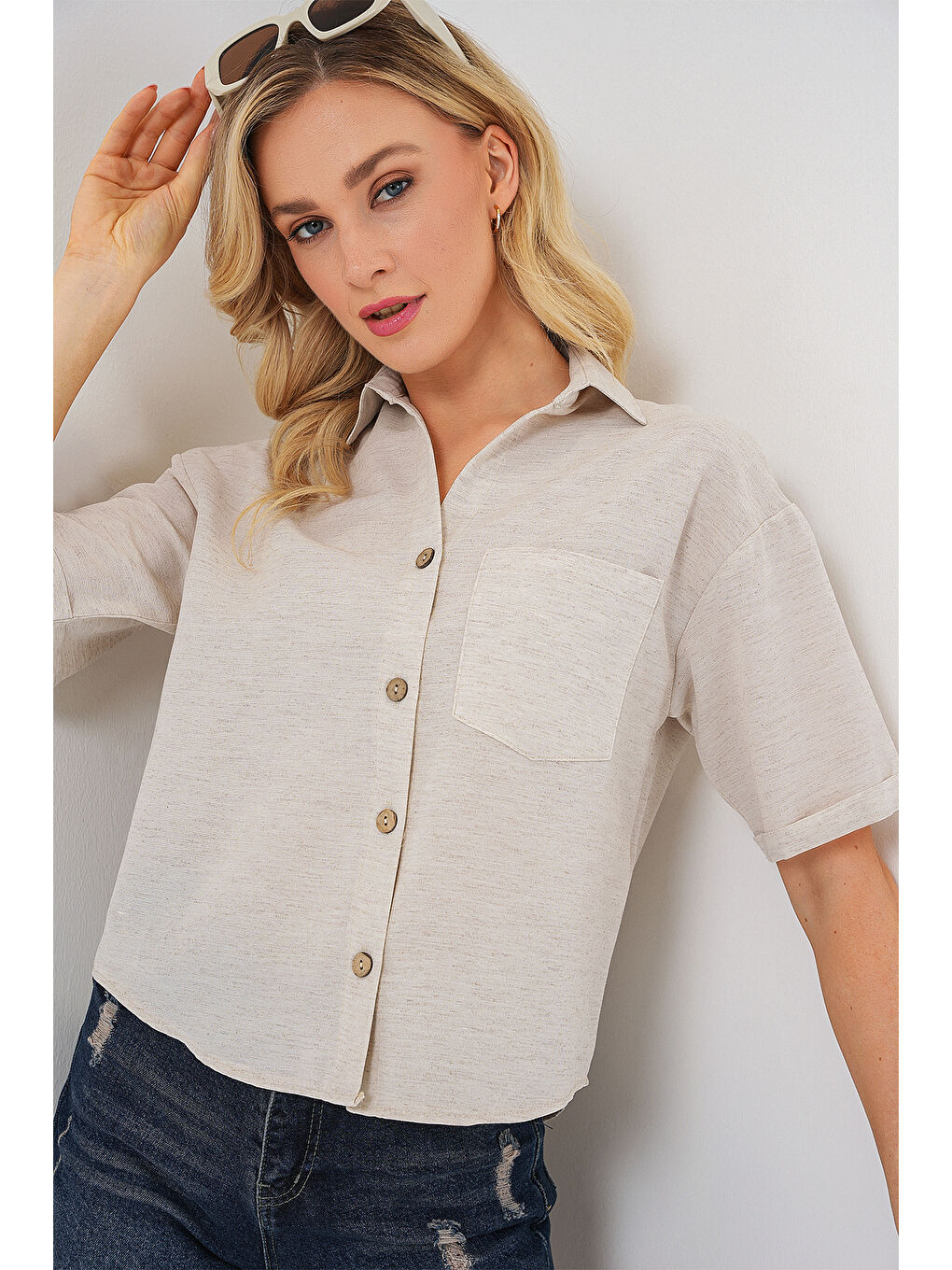 Ekru Kadın Keten Görünümlü Crop Gömlek 20339 - Krem-2