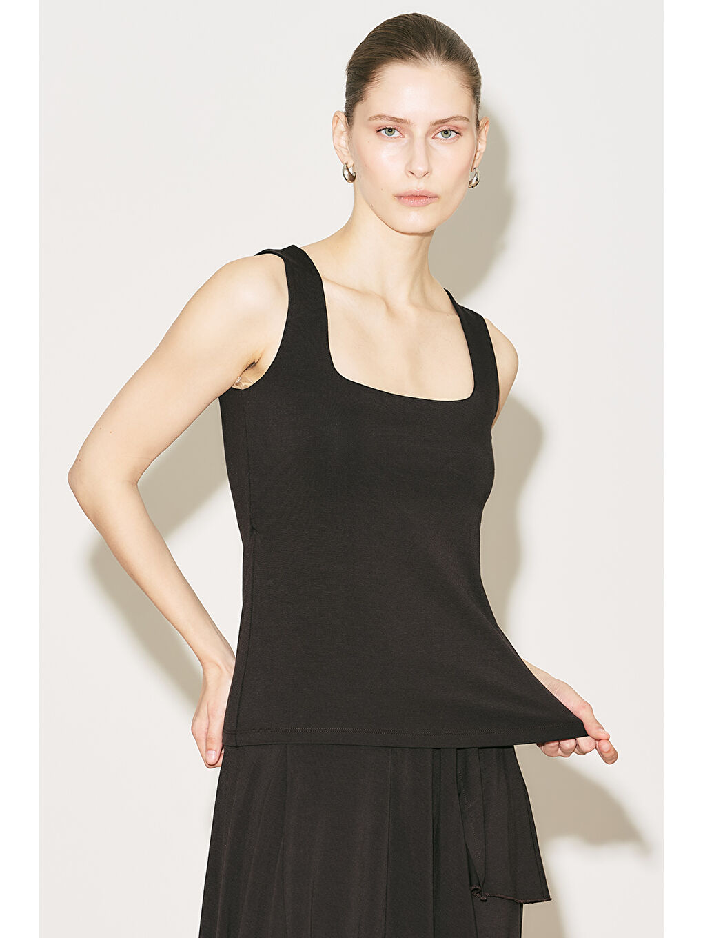 Easy Kolsuz Kare Yaka Bluz Kahverengi