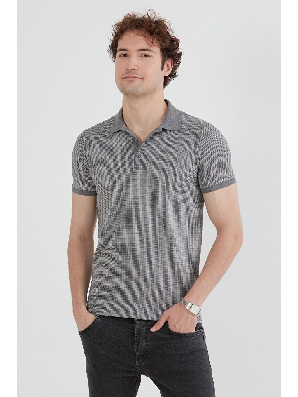 Gri Geometrik Desenli Yarım Düğmeli Polo Yaka Tişört