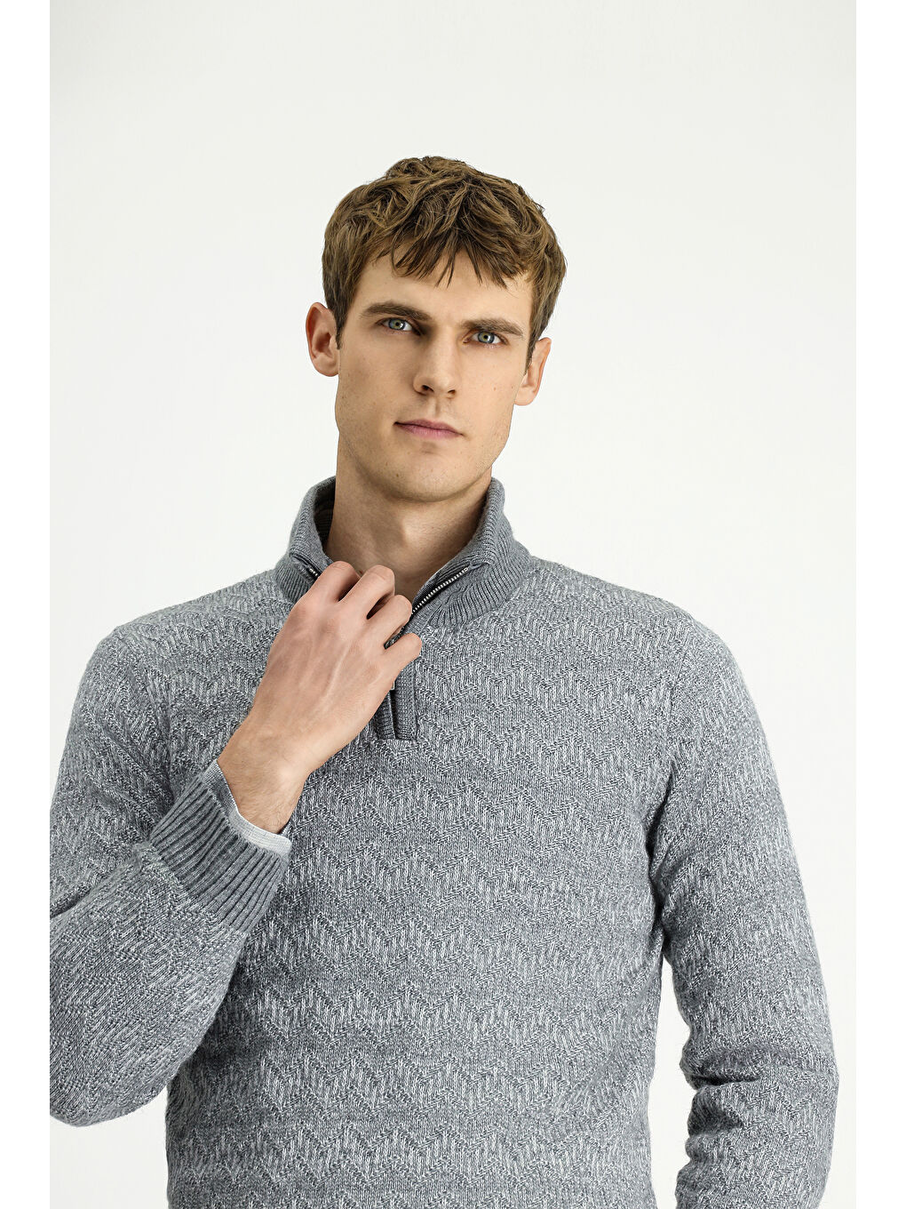 Gri Yarım Balıkçı Yaka Regular Fit Fermuarlı Desenli Pamuklu Triko Kazak-1