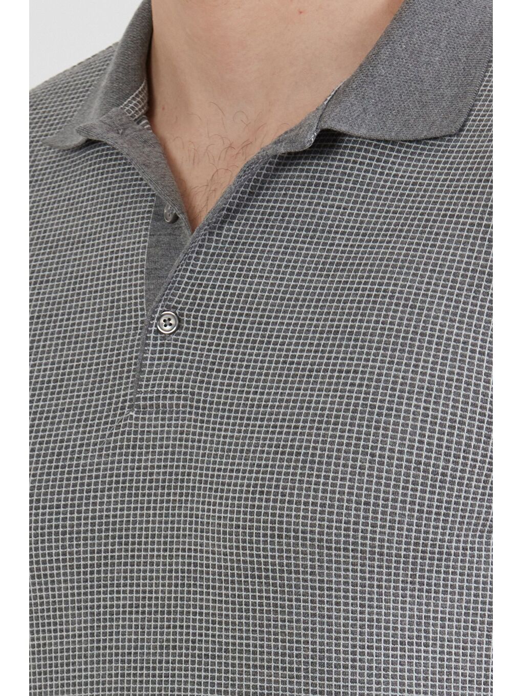 Gri Geometrik Desenli Yarım Düğmeli Polo Yaka Tişört-4