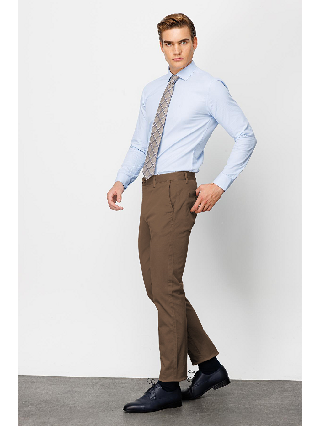 Bej Camel Erkek Pamuklu Kumaş Pantolon – Rahat Kalıp Günlük Ofis Stili