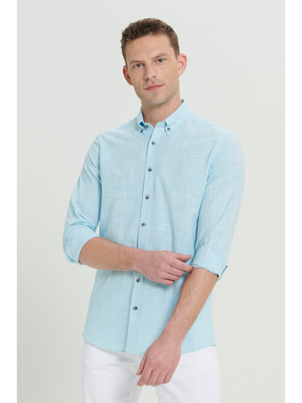 Erkek Turkuaz Slim Fit Dar Kesim Düğmeli Yaka Keten Görünümlü %100 Pamuk Flamlı Gömlek-10