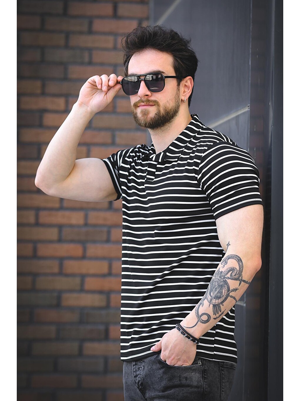 Siyah Ht 947008 Slim Fit Elastanlı Yarım Pat Çizgili Bisiklet Yaka Erkek Tişört