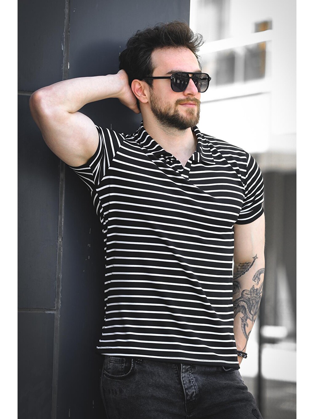 Siyah Ht 947008 Slim Fit Elastanlı Yarım Pat Çizgili Bisiklet Yaka Erkek Tişört-1