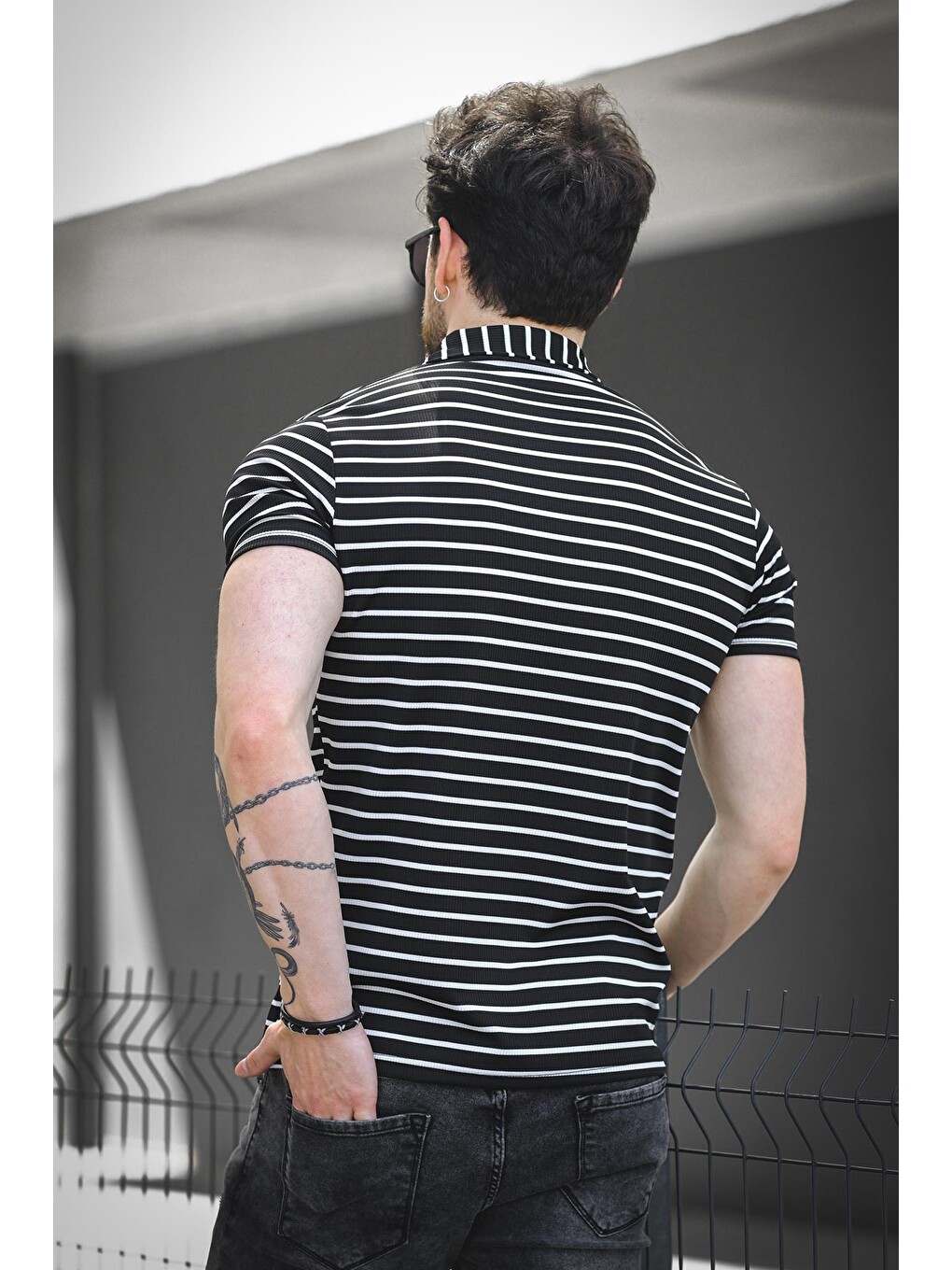 Siyah Ht 947008 Slim Fit Elastanlı Yarım Pat Çizgili Bisiklet Yaka Erkek Tişört-3